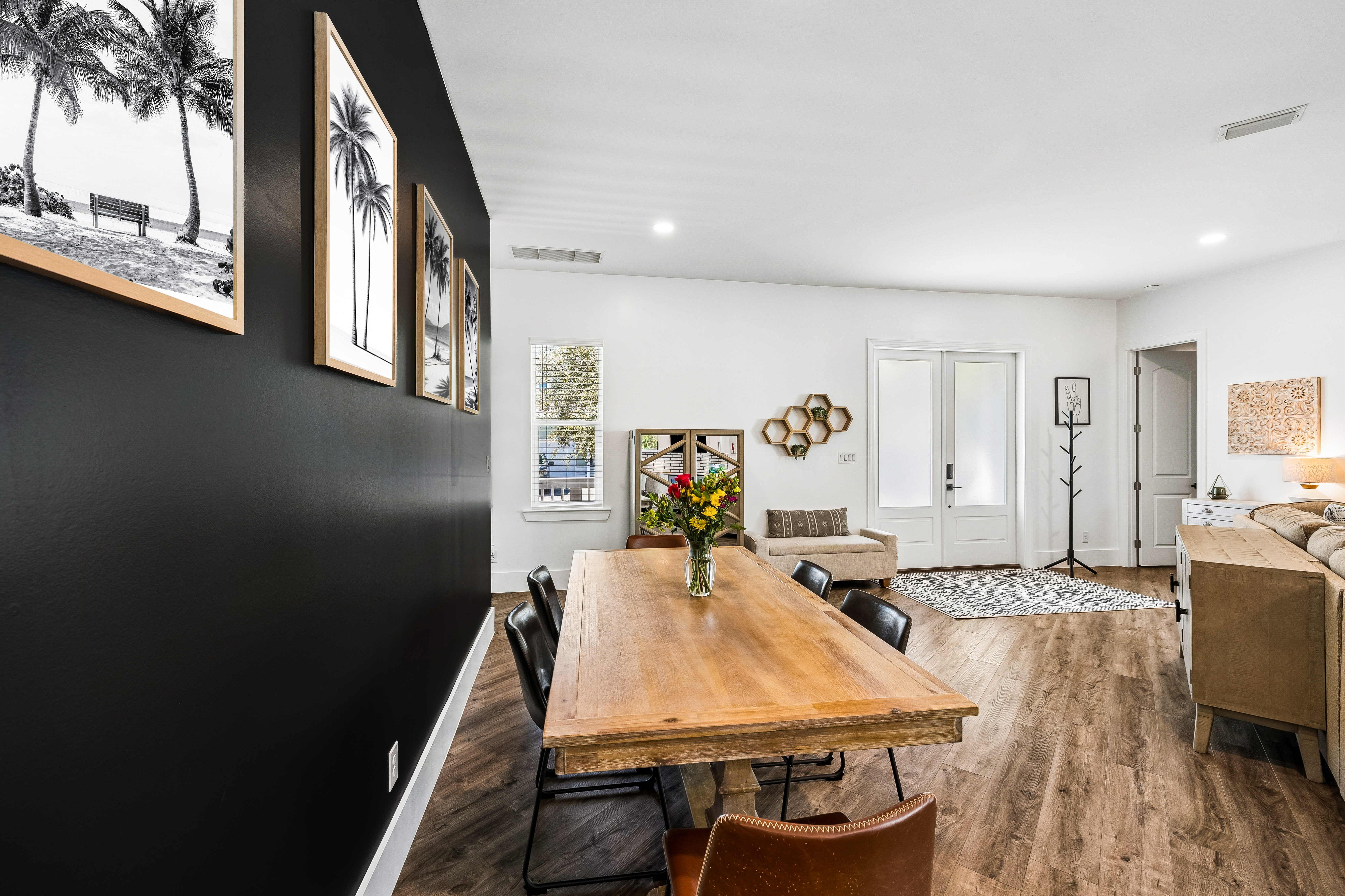  Spacious Newer-Build Home With Wraparound Porch On Gated Community Corner Lot - 物件實景