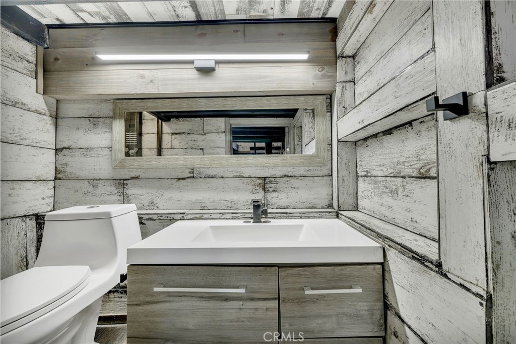 Woodland Hills, California, 91364, United States, 4 Bedrooms Bedrooms, ,2 BathroomsBathrooms,Residential,For Sale,1975100