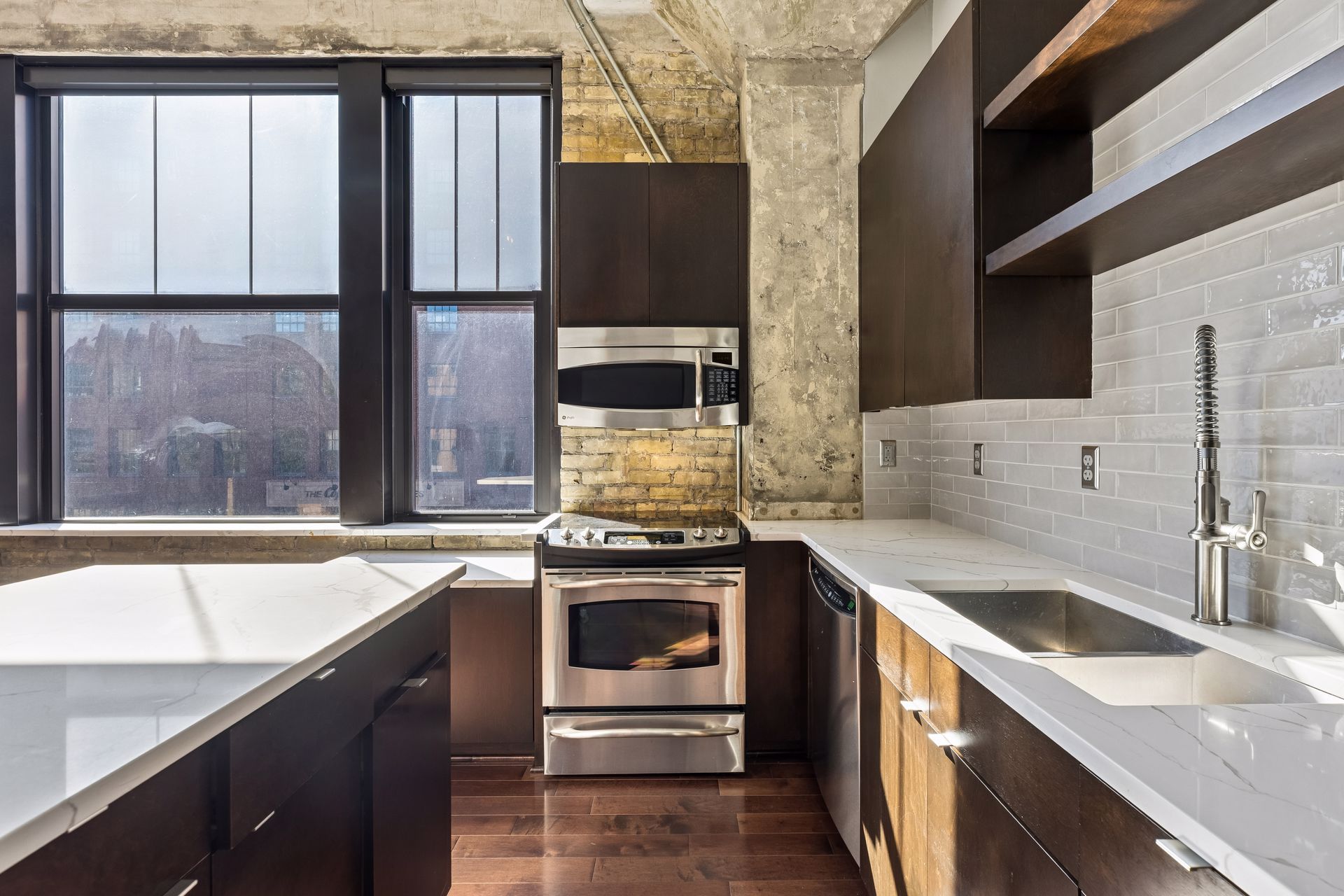  Iconic Corner Loft in Coveted North Loop - 物件實景