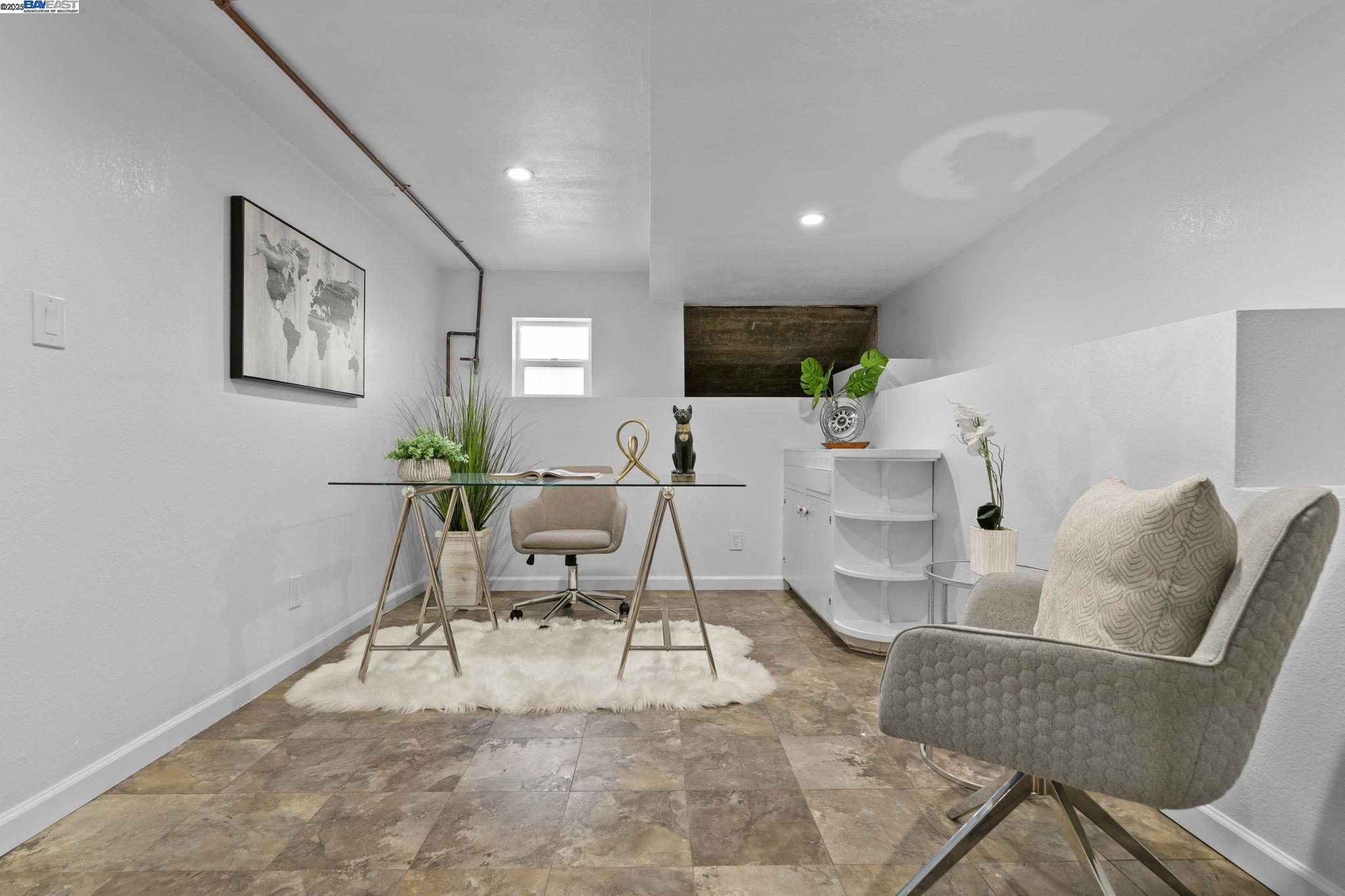 Oakland, California, 94606, United States, 3 Bedrooms Bedrooms, ,2 BathroomsBathrooms,Residential,For Sale,1839089