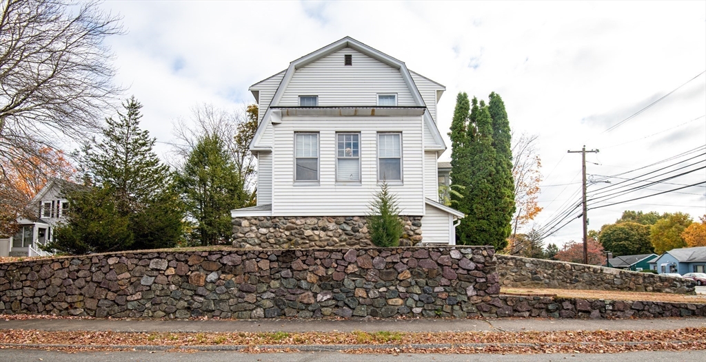 Stoneham, Massachusetts, 02180, United States, 3 Bedrooms Bedrooms, ,1 BathroomBathrooms,Residential,For Sale,1974413