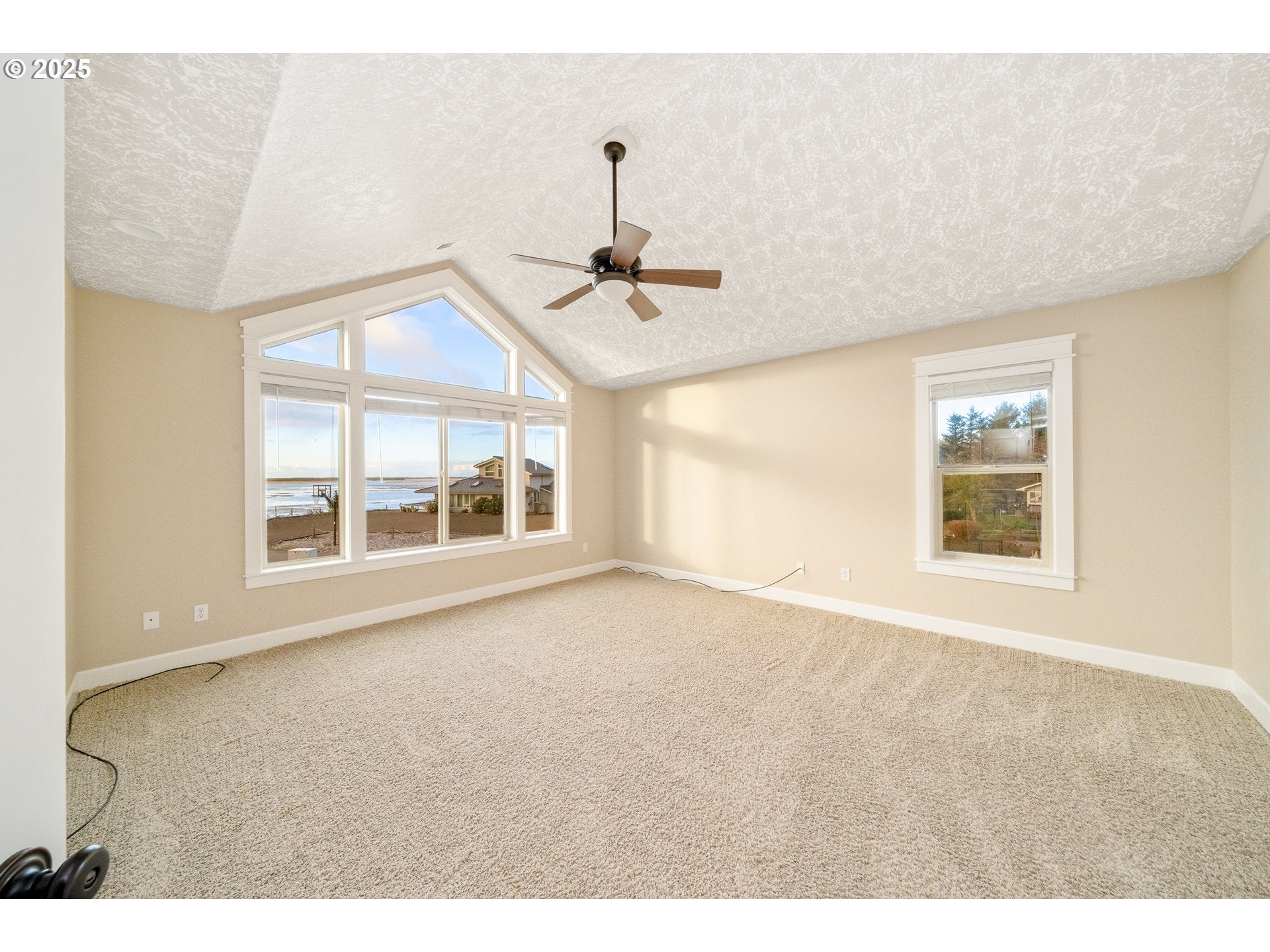 Tillamook, Oregon, 97141, United States, 3 Bedrooms Bedrooms, ,4 BathroomsBathrooms,Residential,For Sale,1998230