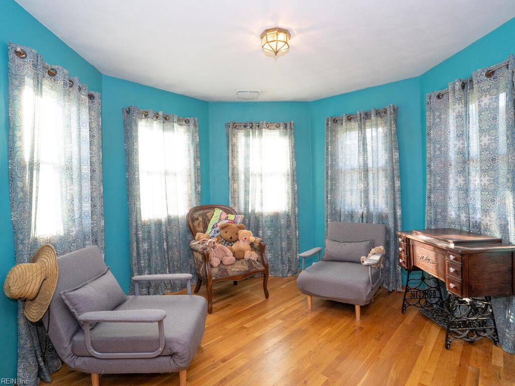 Virginia Beach Va, Virginia, 23457, United States, 4 Bedrooms Bedrooms, ,3 BathroomsBathrooms,Residential,For Sale,1989088