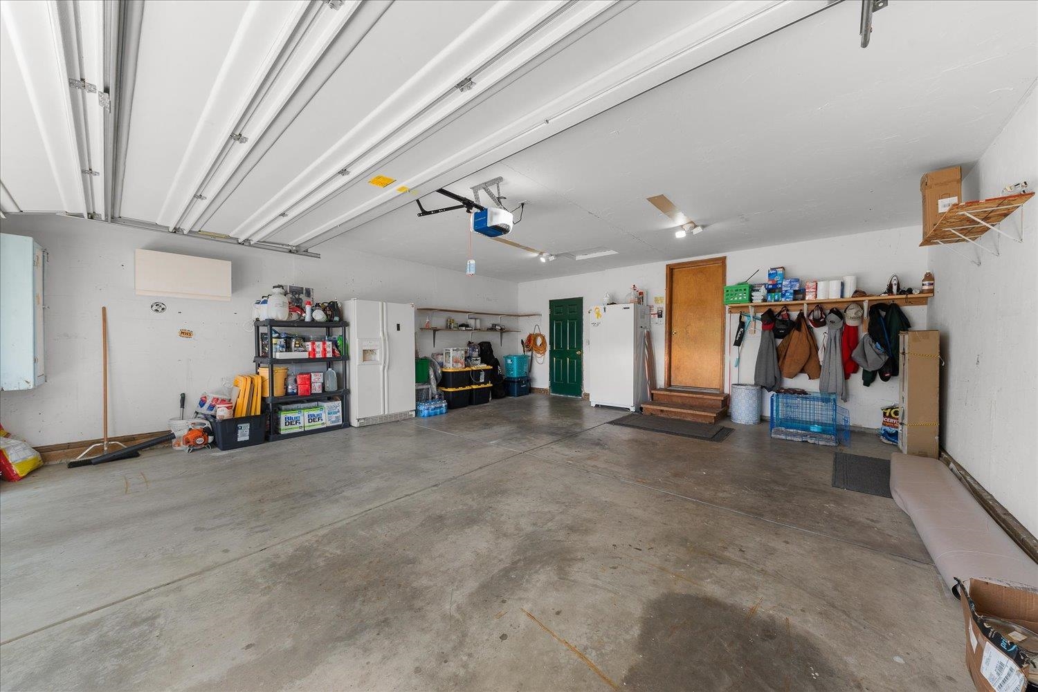 Nine Mile Falls, Washington, 99026, United States, 5 Bedrooms Bedrooms, ,3 BathroomsBathrooms,Residential,For Sale,1979574