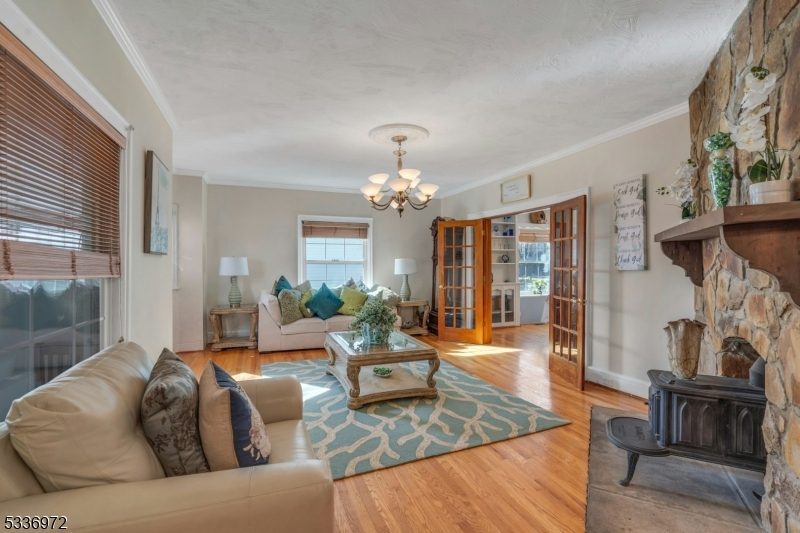 West Orange Twp., New Jersey, 07052, United States, 6 Bedrooms Bedrooms, ,4 BathroomsBathrooms,Residential,For Sale,1934575
