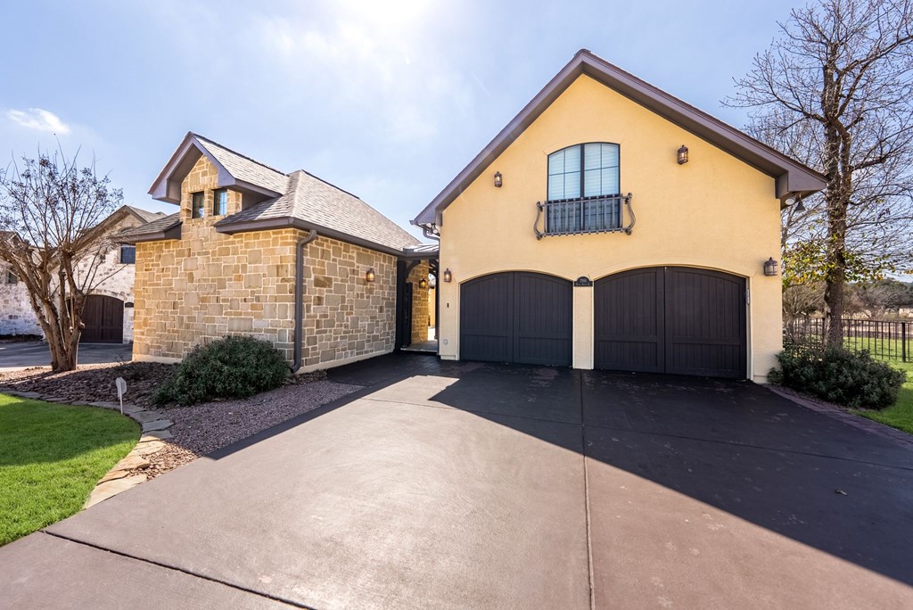 Kerrville, Texas, 78028, United States, 3 Bedrooms Bedrooms, ,3 BathroomsBathrooms,Residential,For Sale,2022585