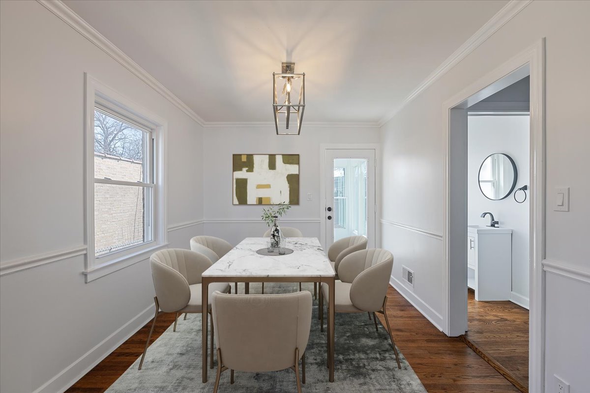 Lincolnwood, Illinois, 60712, United States, 3 Bedrooms Bedrooms, ,2 BathroomsBathrooms,Residential,For Sale,1900722