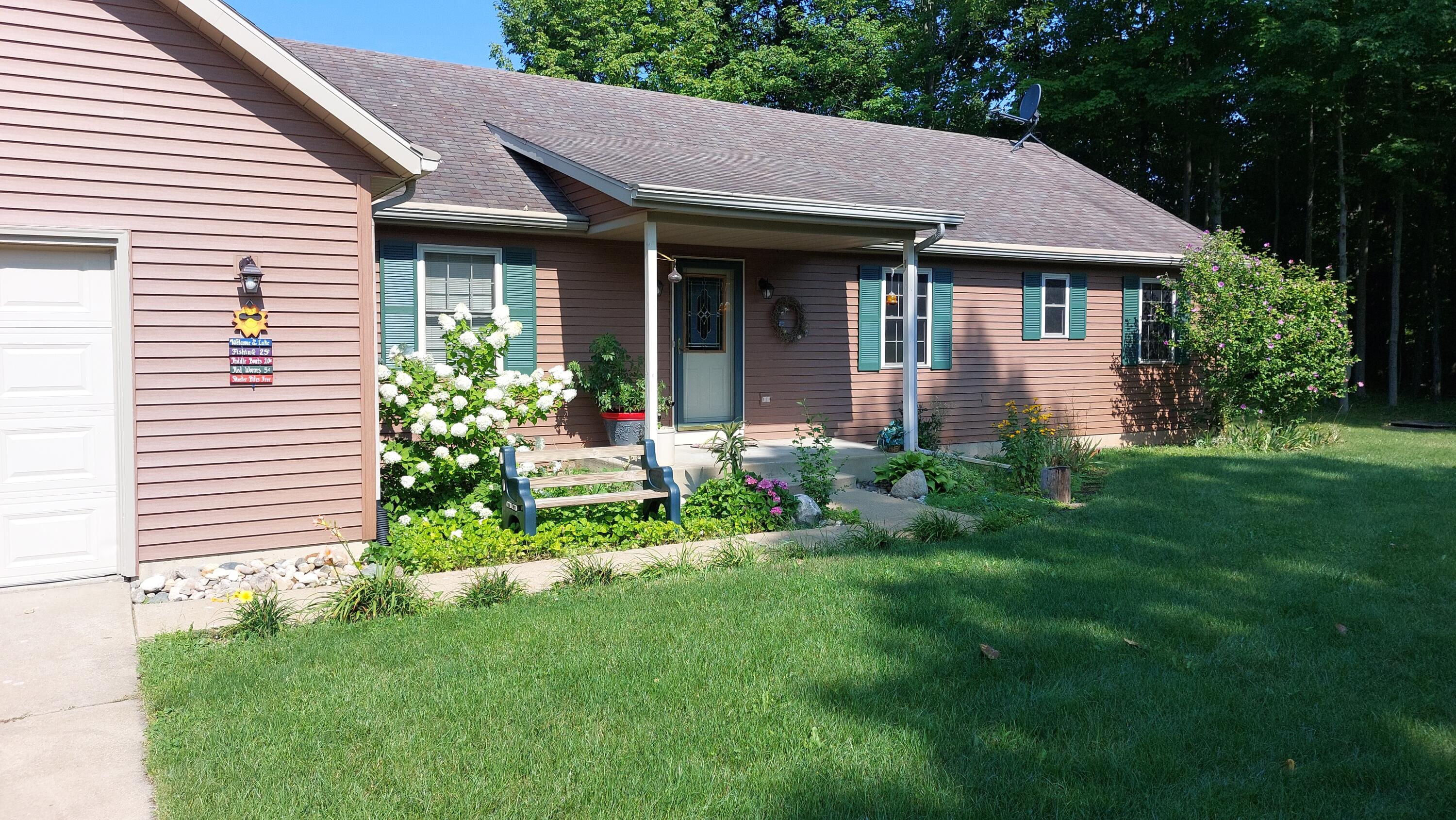 Dowagiac, Michigan, 49047, United States, 3 Bedrooms Bedrooms, ,2 BathroomsBathrooms,Residential,For Sale,1909140