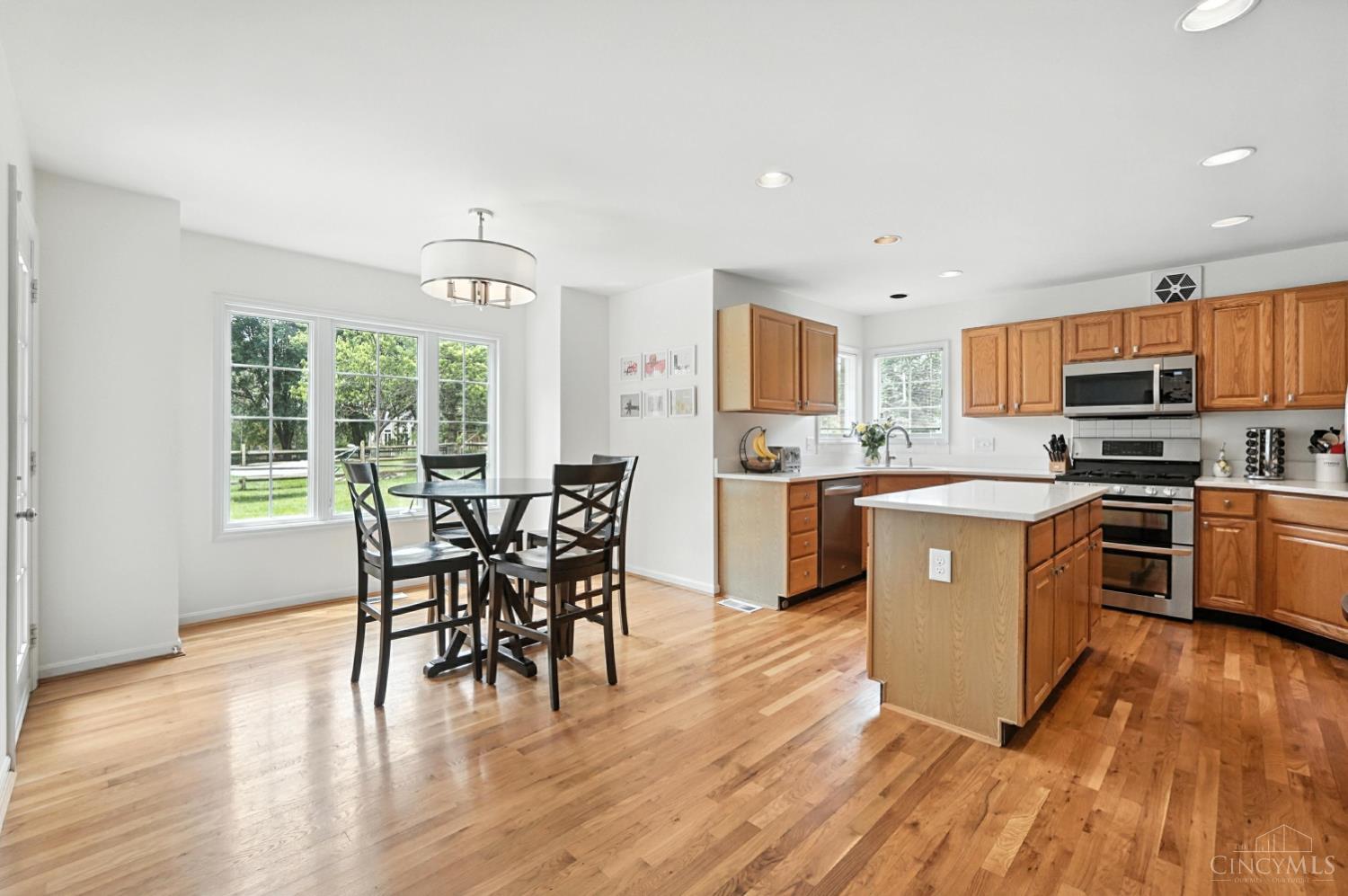 Blue Ash, Ohio, 45241, United States, 4 Bedrooms Bedrooms, ,4 BathroomsBathrooms,Residential,For Sale,1902306