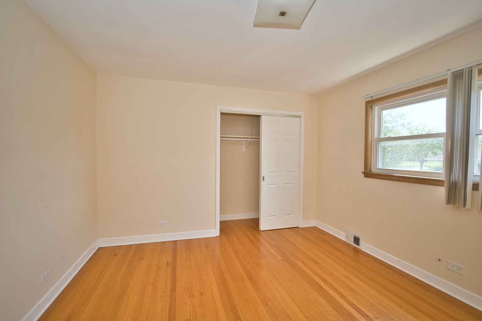 Lincolnwood, Illinois, 60712, United States, 8 Bedrooms Bedrooms, ,Residential,For Sale,1984264