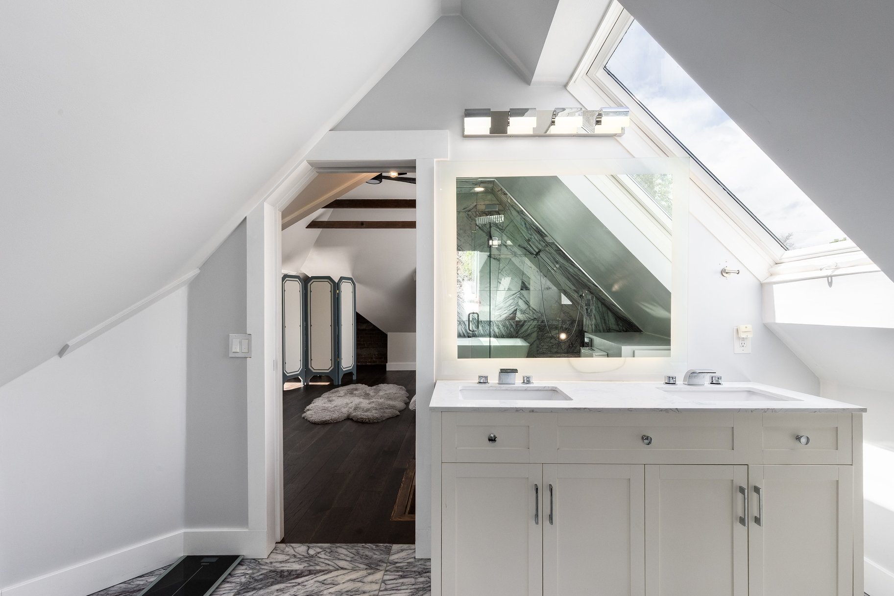  Charming Avenues Home Blending Timeless Character with Everyday Comfort - 物件實景