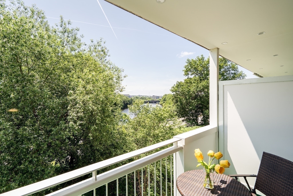 Watertown, Massachusetts, 02472, United States, 2 Bedrooms Bedrooms, ,1 BathroomBathrooms,Residential,For Sale,1865880