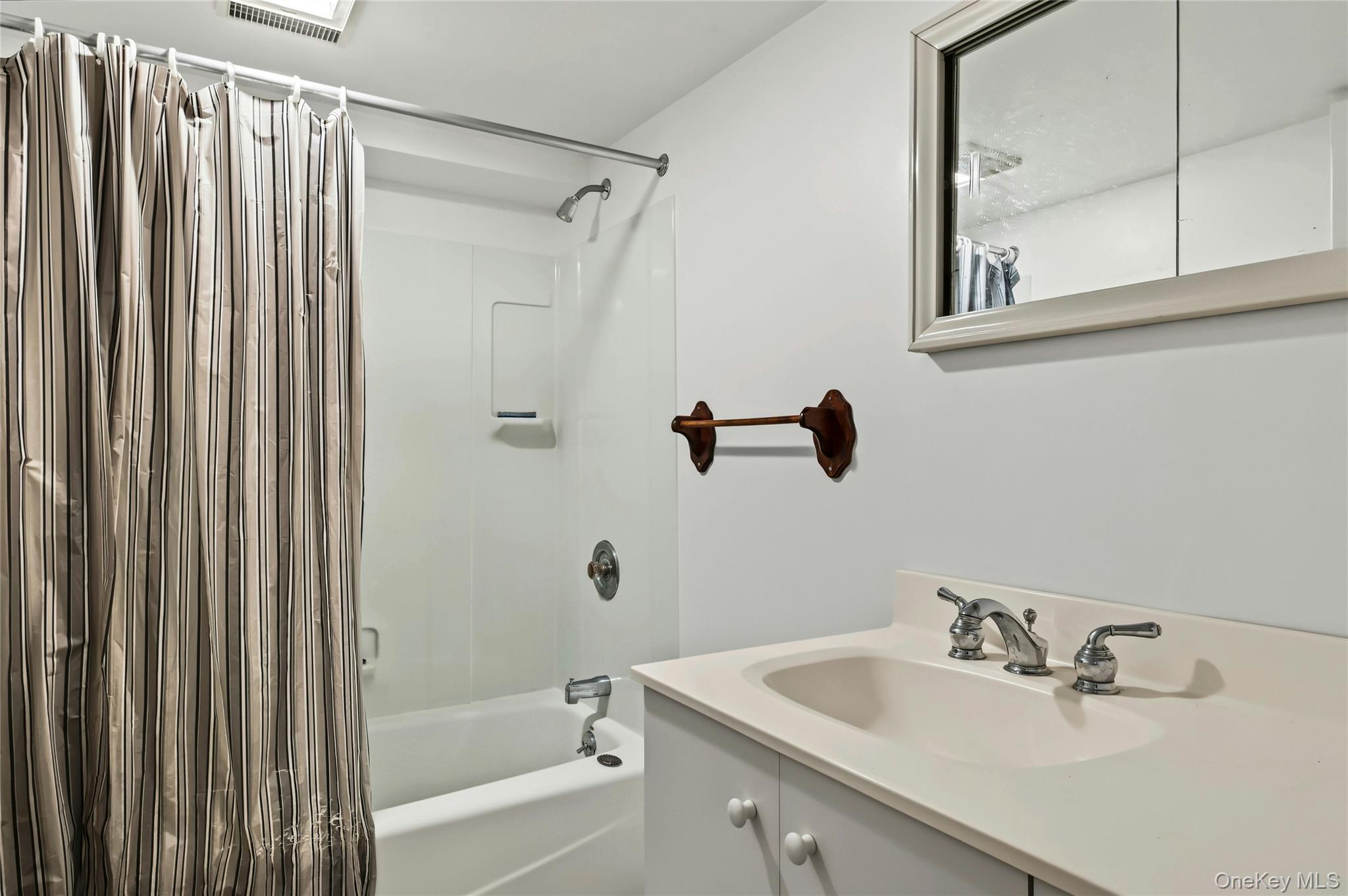  930 Tooker Avenue, West Babylon, NY, 11704 - 物件實景