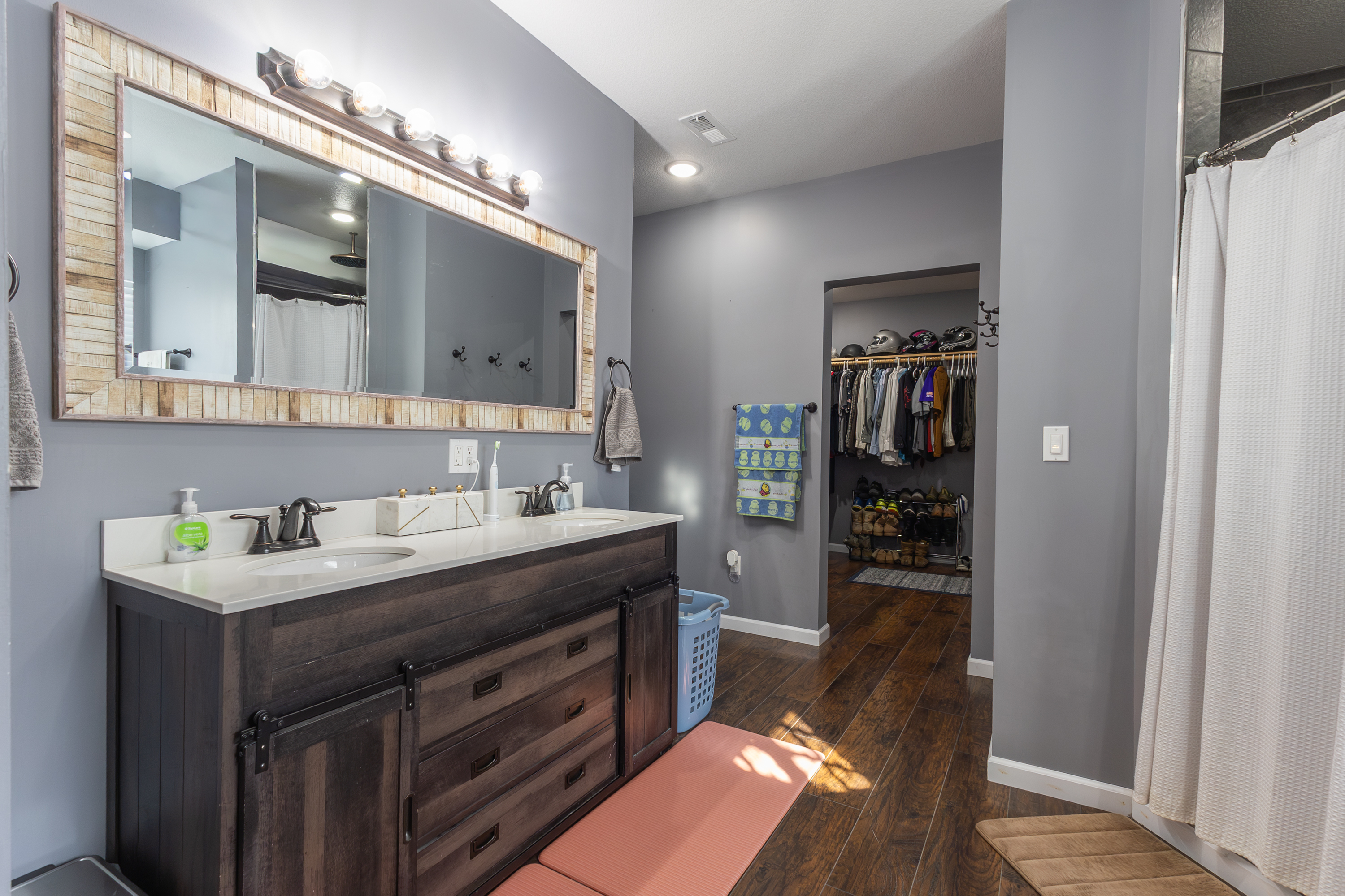 Hartsburg, Missouri, 65039, United States, 3 Bedrooms Bedrooms, ,Residential,For Sale,2010834