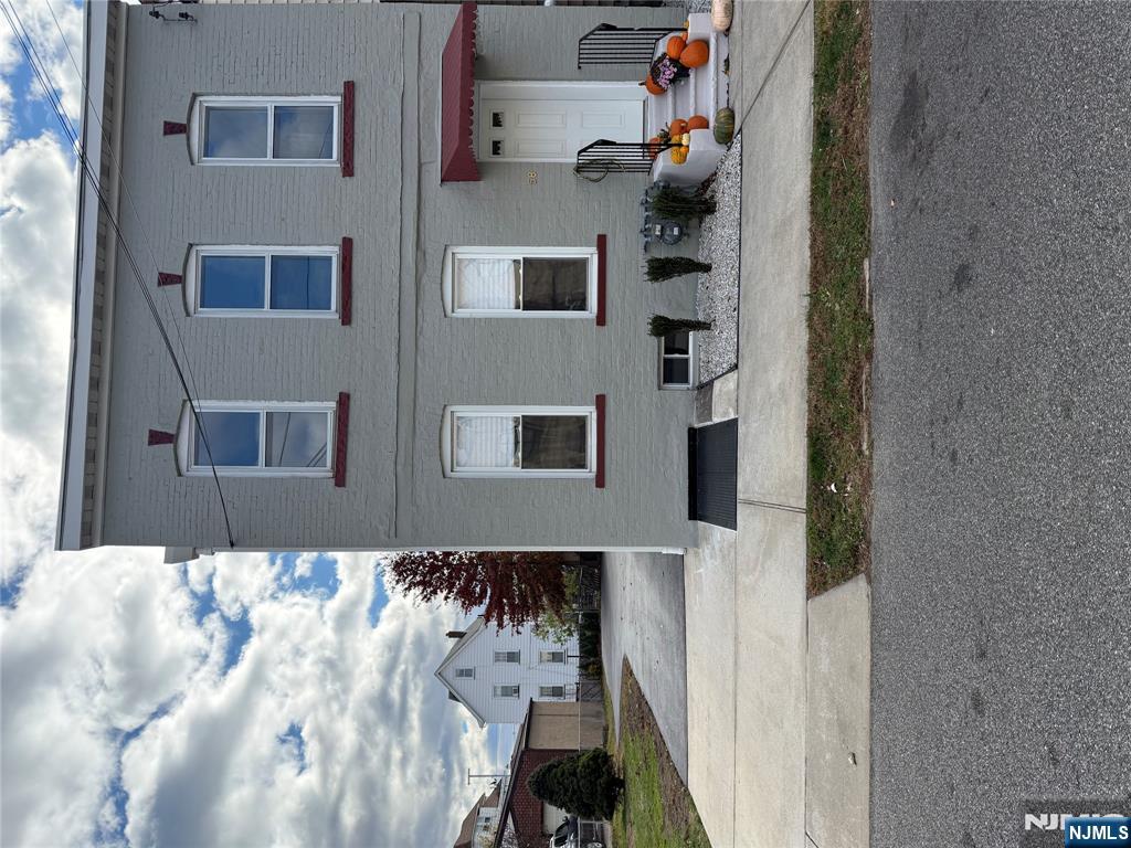 Garfield, New Jersey, 07026, United States, 3 Bedrooms Bedrooms, ,2 BathroomsBathrooms,Residential,For Sale,1998412