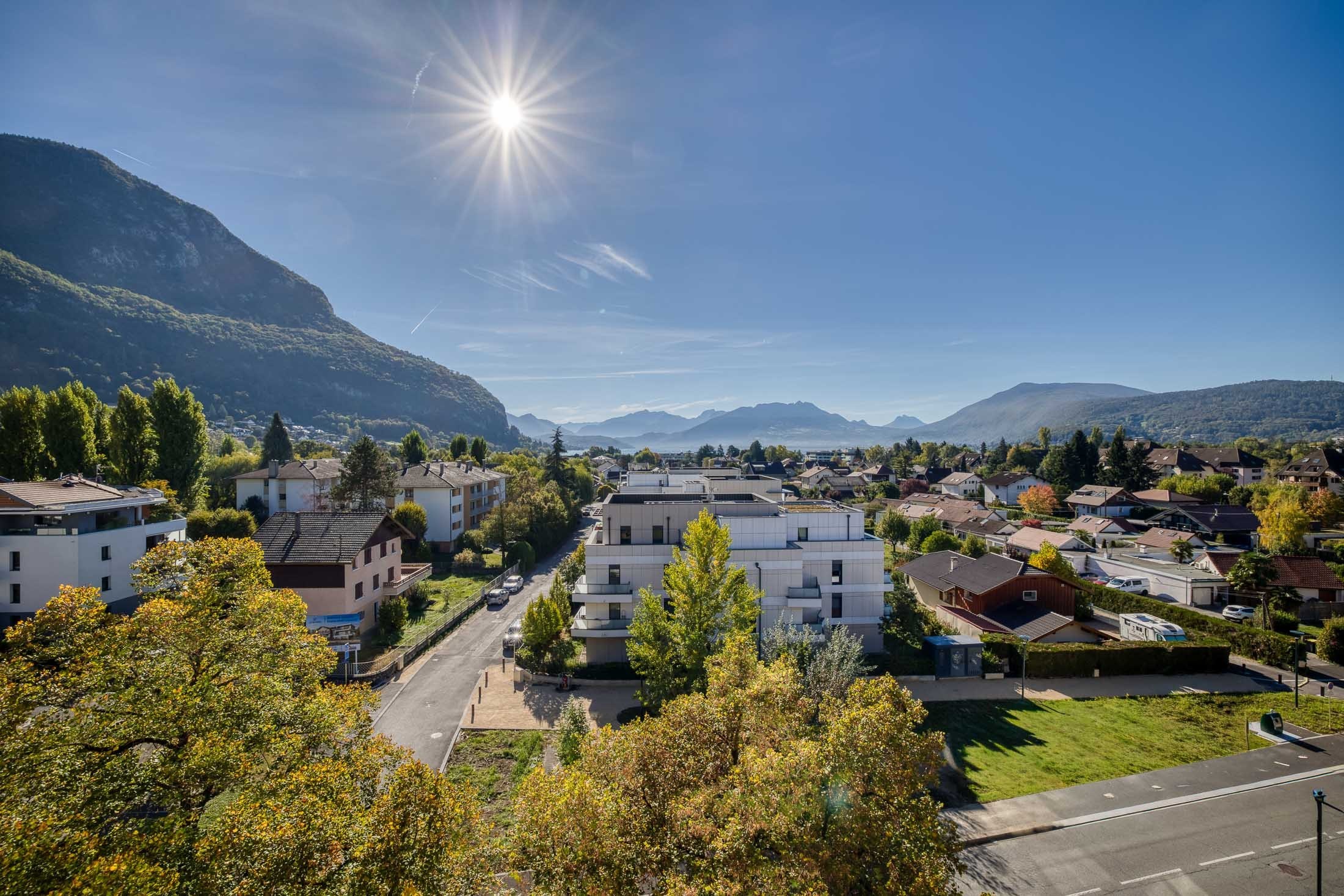  Annecy – Petit Port  Exceptional Top-Floor Apartment with Landscaped Terrace a… - 物件實景
