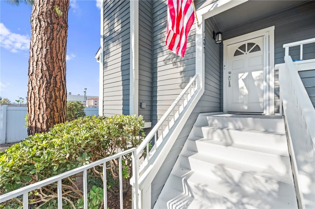 Costa Mesa, California, 92626, United States, 2 Bedrooms Bedrooms, ,2 BathroomsBathrooms,Residential,For Sale,1928708