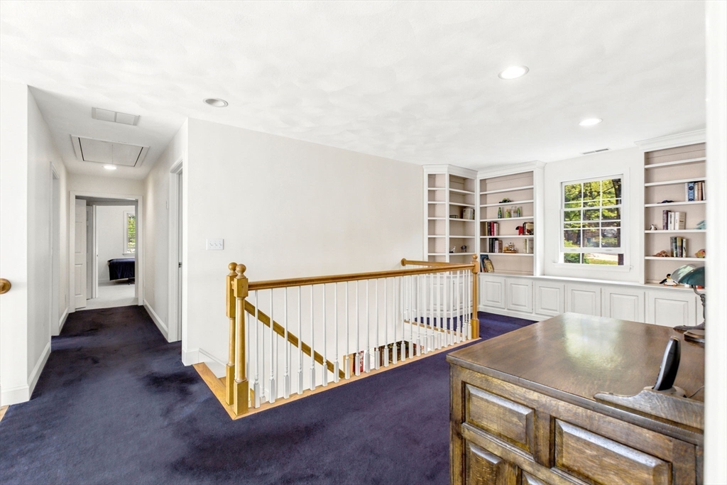 Middleton, Massachusetts, 01949, United States, 4 Bedrooms Bedrooms, ,3 BathroomsBathrooms,Residential,For Sale,2048371
