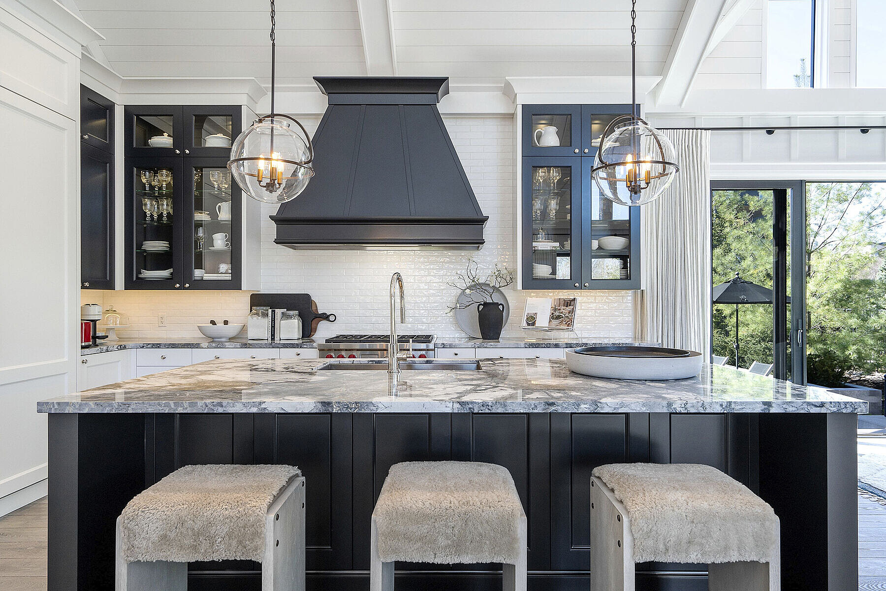  Stunning Custom-Designed Home - 物件實景