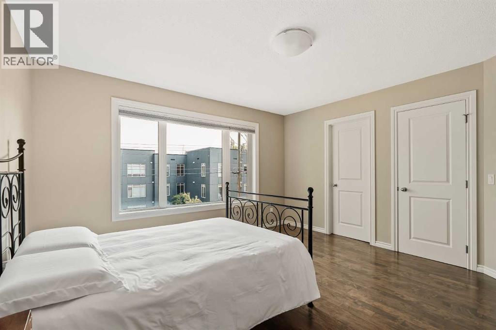 CALGARY, Alberta, T3E 2M9, CA, 2 Bedrooms Bedrooms, ,2 BathroomsBathrooms,Residential,For Sale,1949798