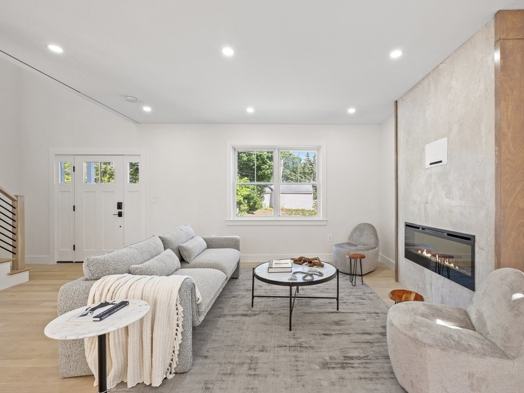Wakefield, Massachusetts, 01880, United States, 4 Bedrooms Bedrooms, ,5 BathroomsBathrooms,Residential,For Sale,1938527