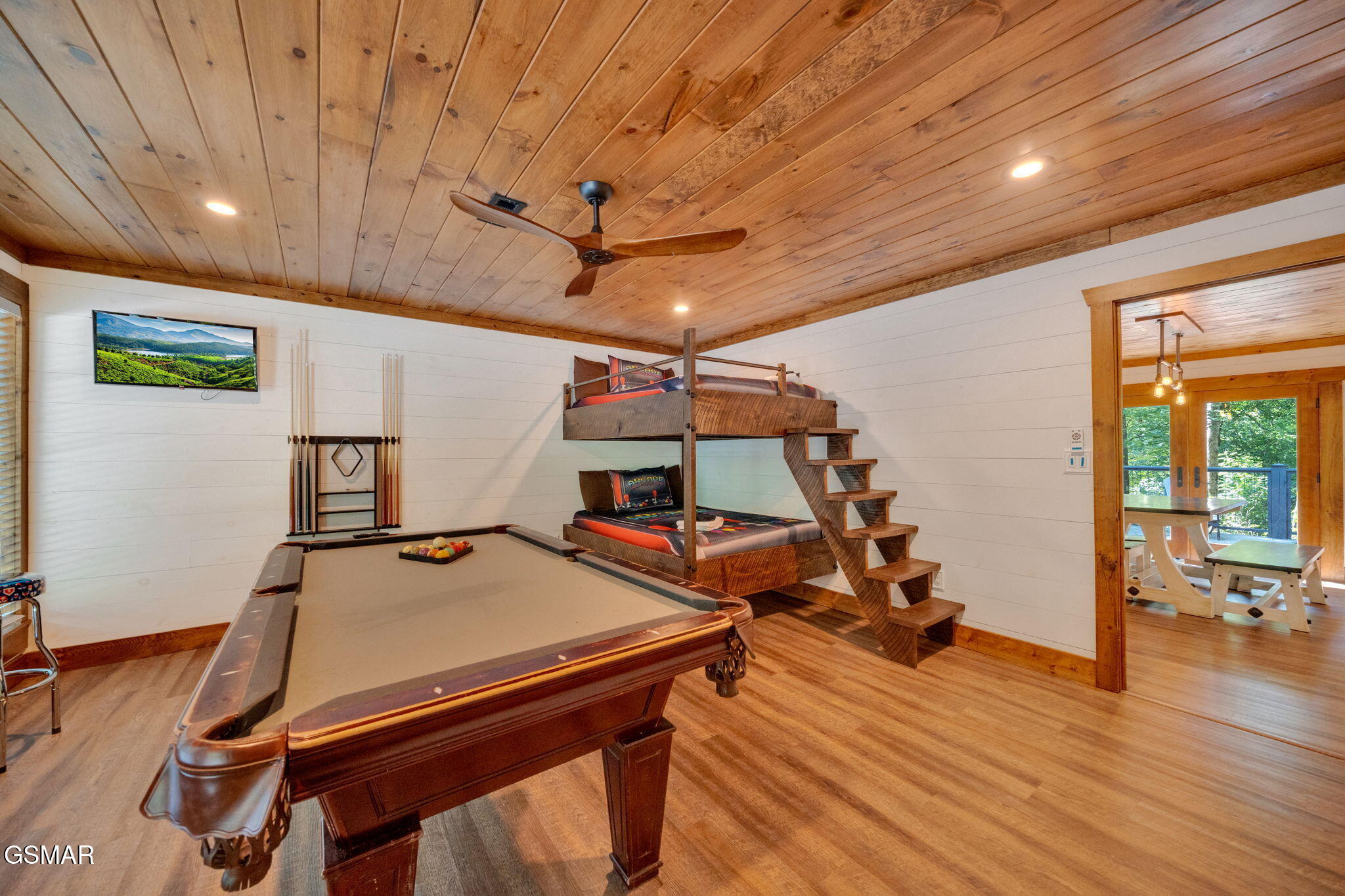 Gatlinburg, Tennessee, 37738, United States, 4 Bedrooms Bedrooms, ,5 BathroomsBathrooms,Residential,For Sale,1921348