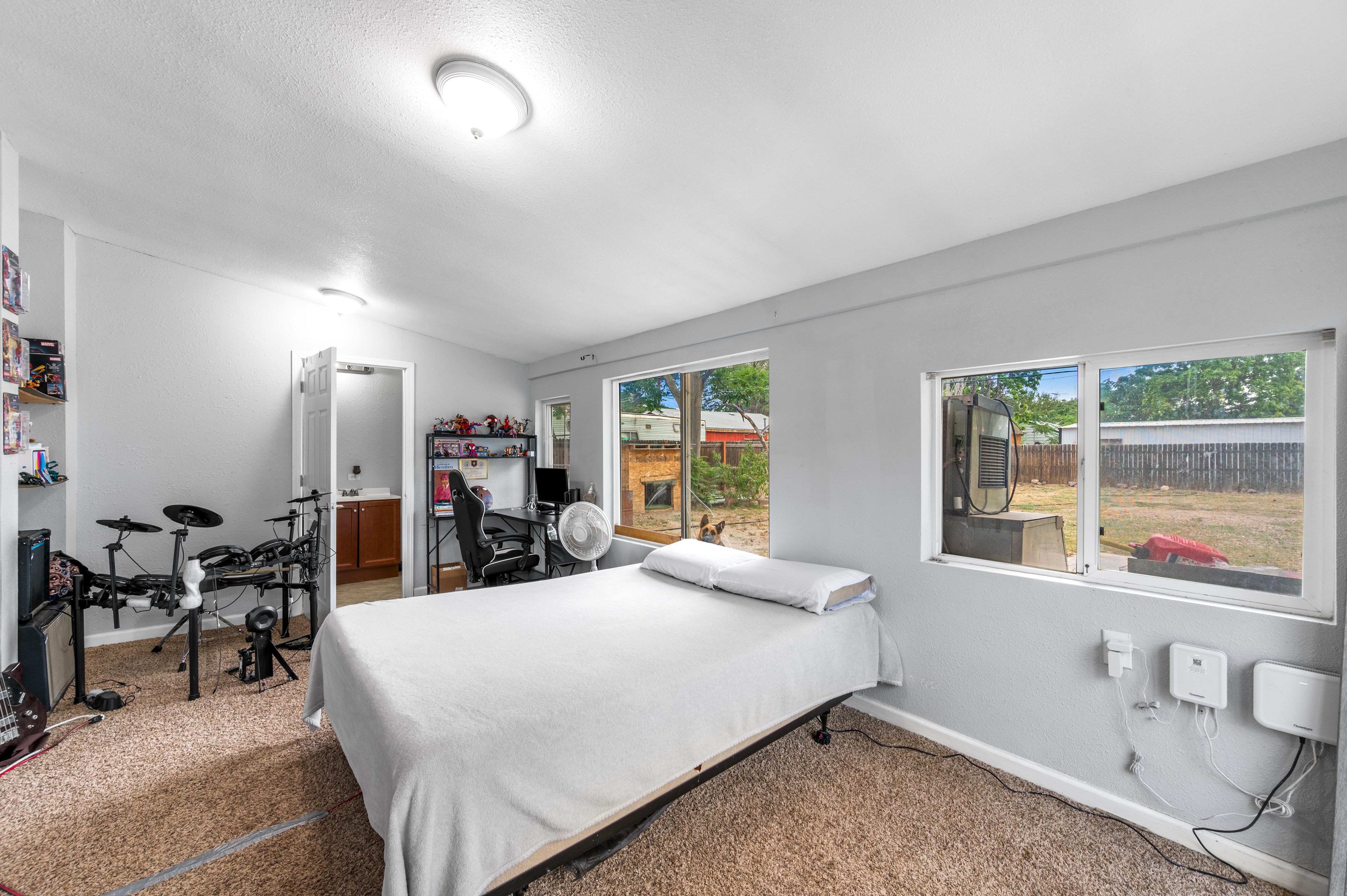  Commerce City Home with Fenced Yard and Plenty of Parking Space - 物件實景