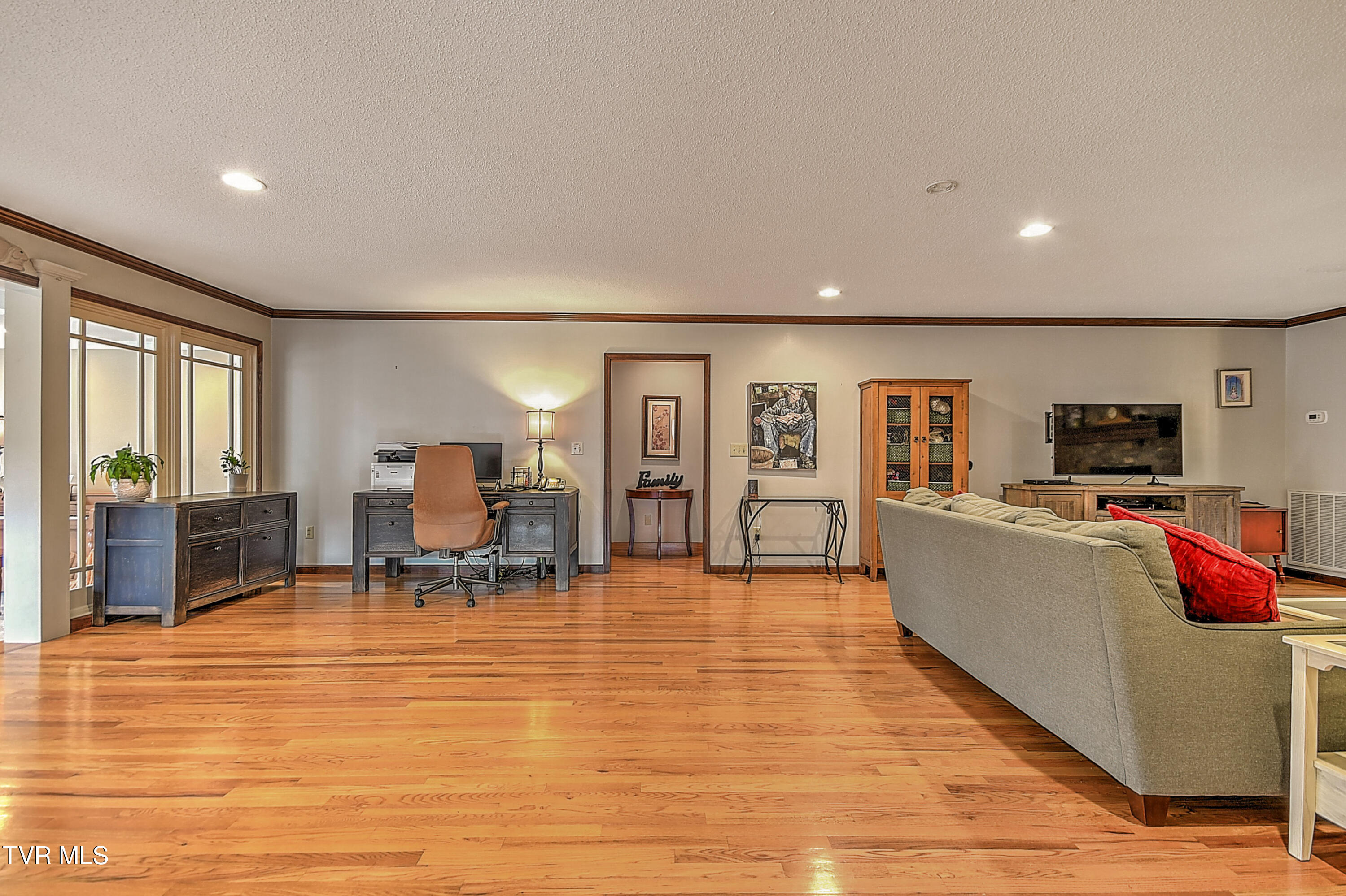 Jonesborough, Tennessee, 37659, United States, 6 Bedrooms Bedrooms, ,6 BathroomsBathrooms,Residential,For Sale,2011777