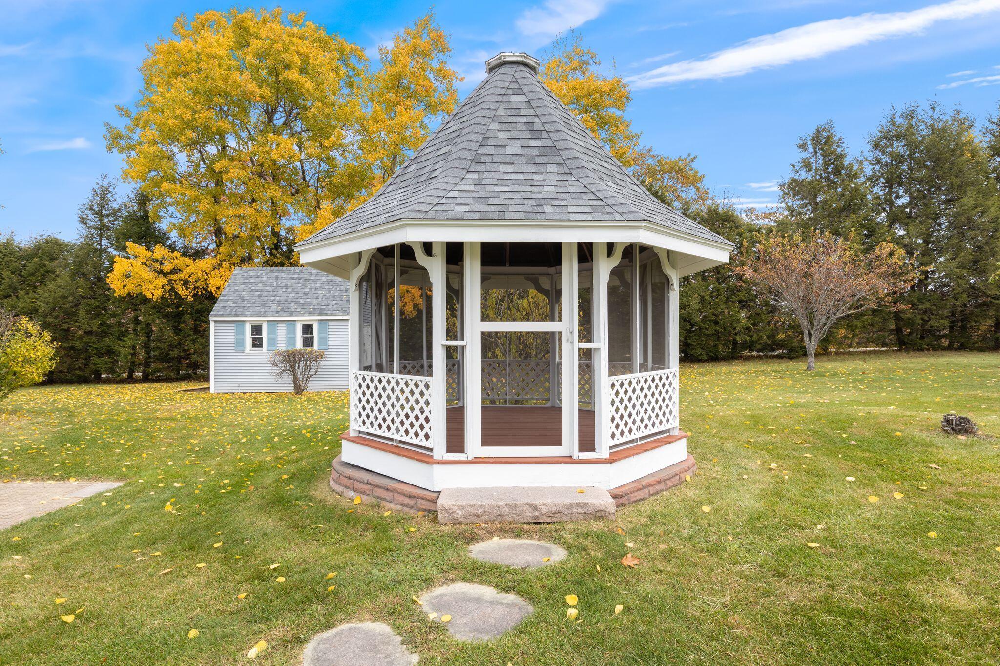 Sanford, Maine, 04083, United States, 3 Bedrooms Bedrooms, ,2 BathroomsBathrooms,Residential,For Sale,1987939