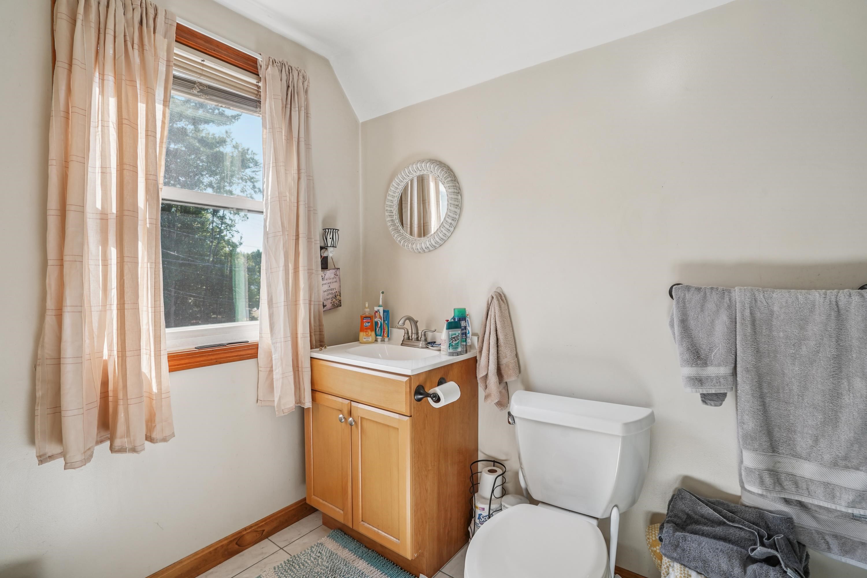 Kingston, New Hampshire, 03848, United States, 3 Bedrooms Bedrooms, ,2 BathroomsBathrooms,Residential,For Sale,1975396