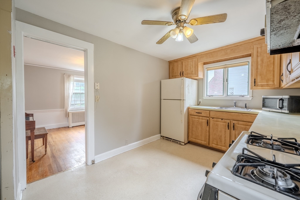 Newton, Massachusetts, 02461, United States, 3 Bedrooms Bedrooms, ,2 BathroomsBathrooms,Residential,For Sale,1934671