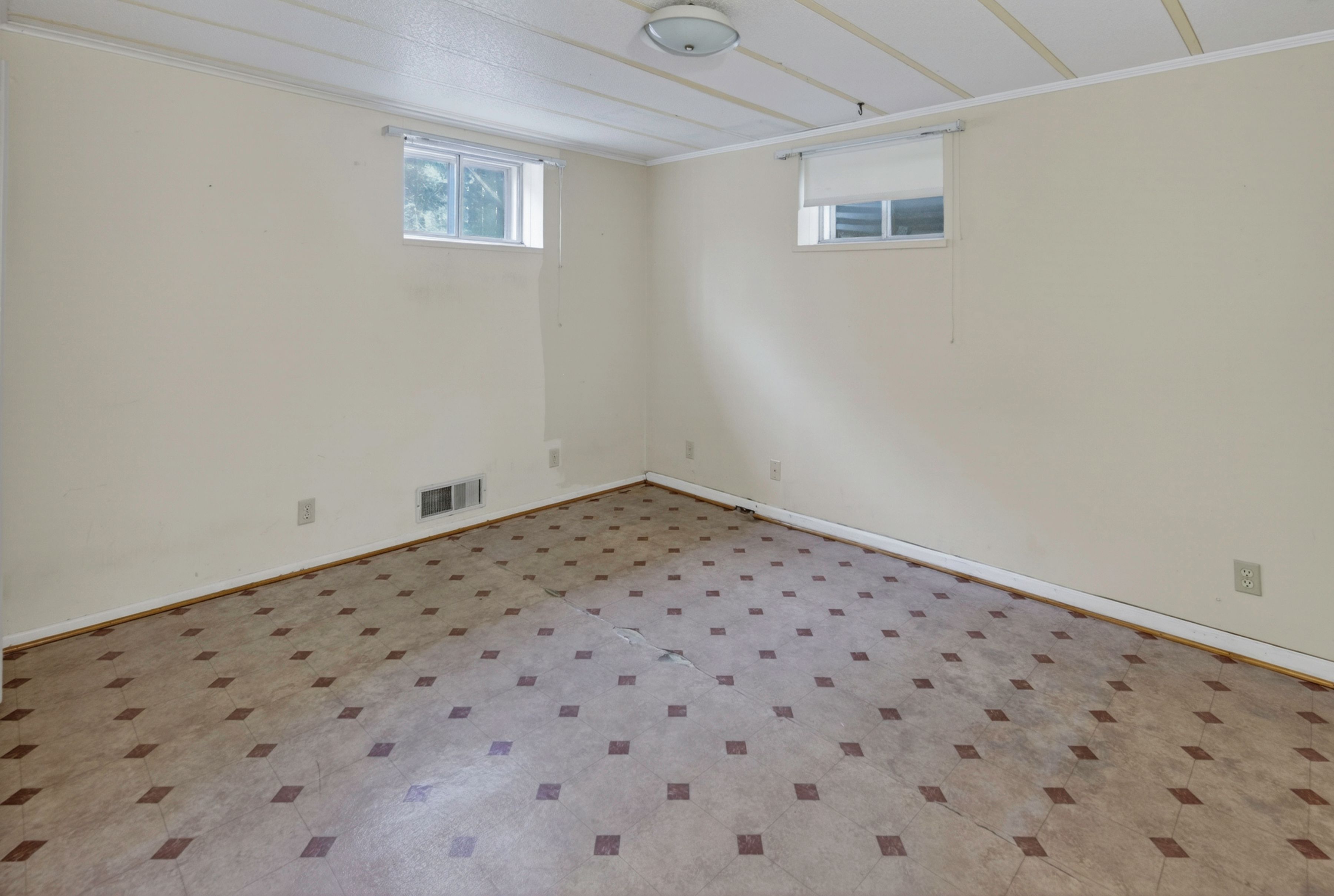  Opportunity Knocks with this Sprawling Ranch Home in Keewaydin Meadows - 物件實景