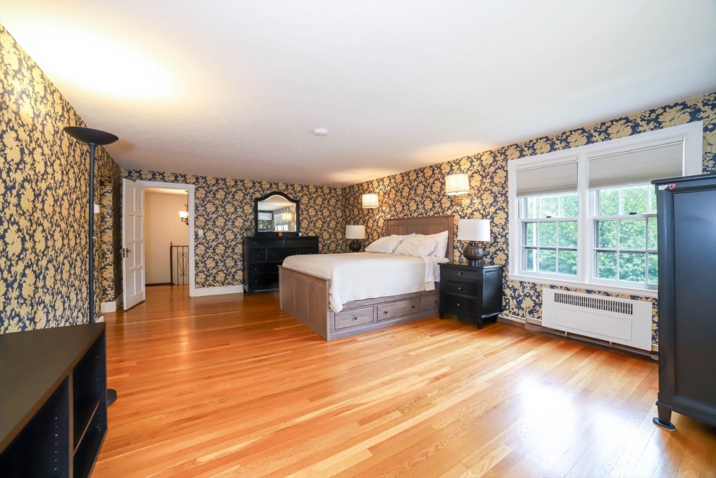 Worcester, Massachusetts, 01609, United States, 5 Bedrooms Bedrooms, ,4 BathroomsBathrooms,Residential,For Sale,1907639
