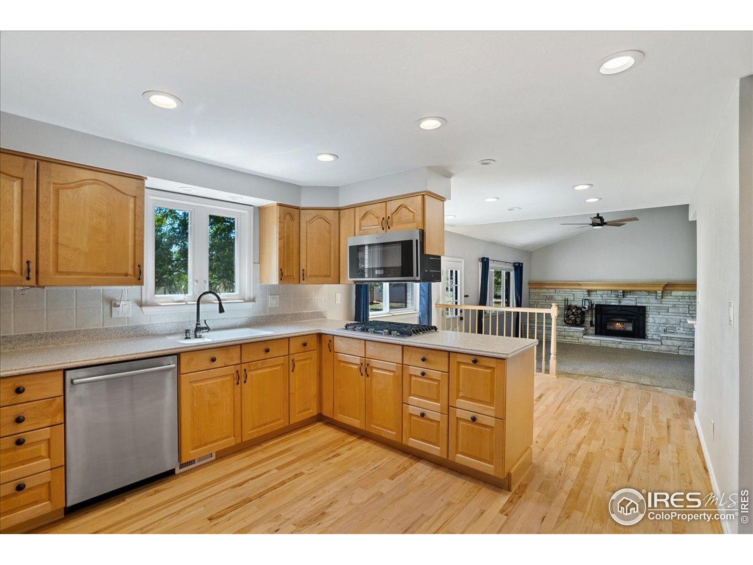 Longmont, Colorado, 80504, United States, 5 Bedrooms Bedrooms, ,1 BathroomBathrooms,Residential,For Sale,1933238