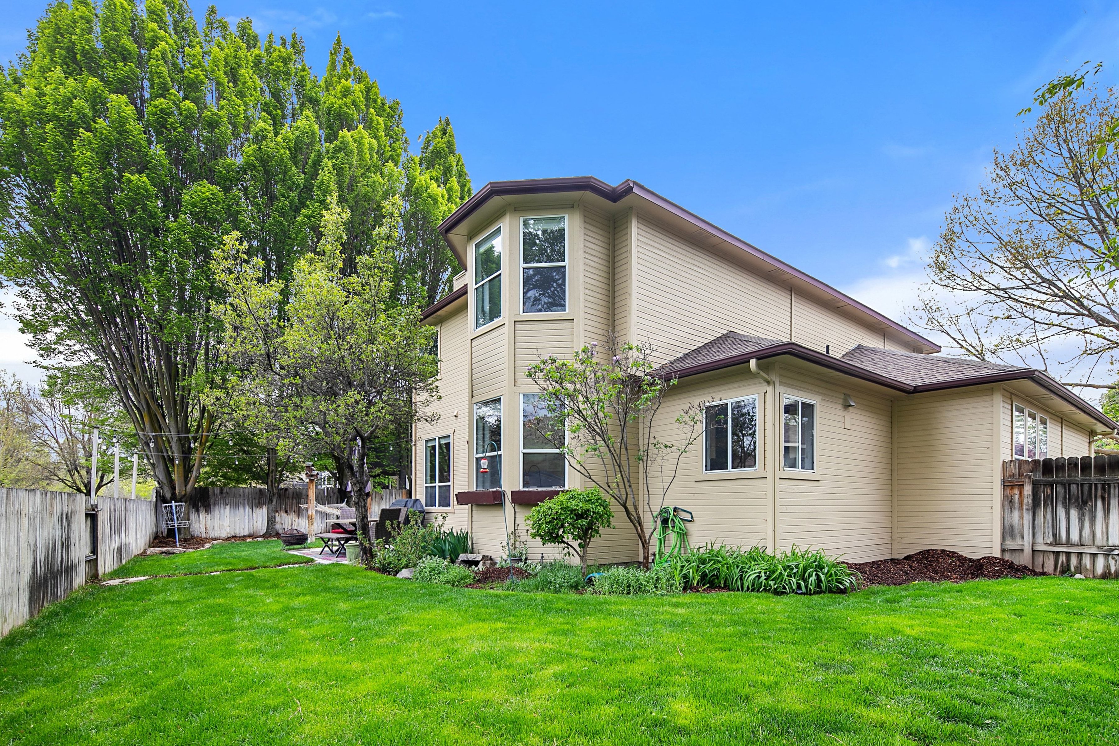  Spacious Updated Home Backs To Park With Scenic Foothills Views - 物件實景