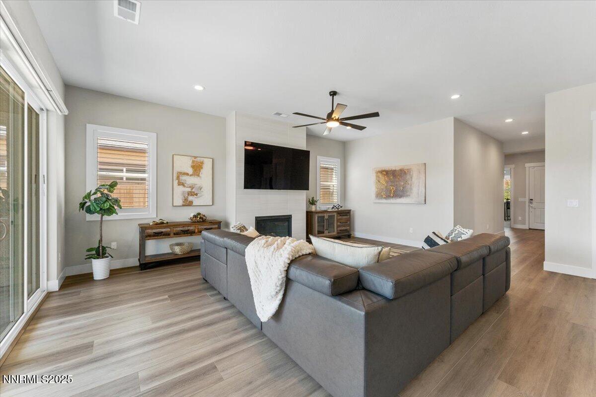 Sparks, Nevada, 89436, United States, 3 Bedrooms Bedrooms, ,3 BathroomsBathrooms,Residential,For Sale,1942238