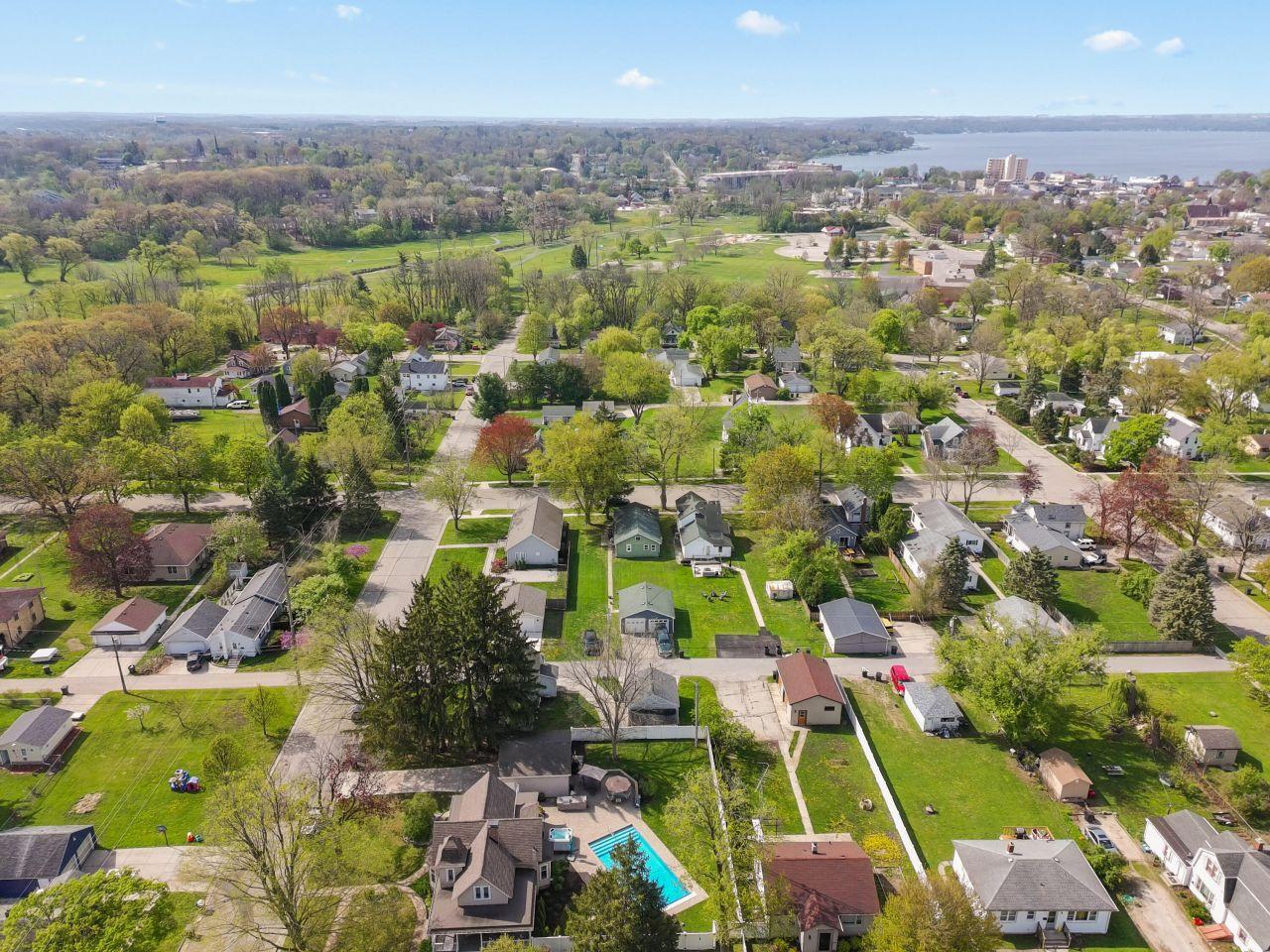Lake Geneva, Wisconsin, 53147, United States, 4 Bedrooms Bedrooms, ,2 BathroomsBathrooms,Residential,For Sale,1849872