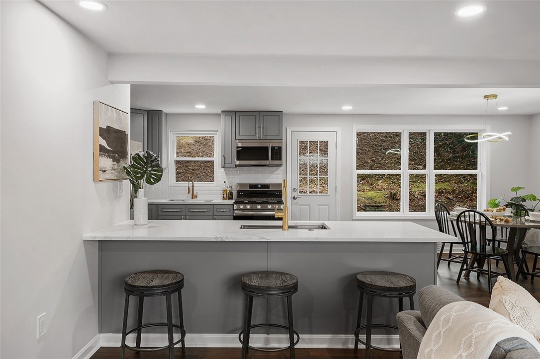 Mt Lebanon, Pennsylvania, 15243, United States, 4 Bedrooms Bedrooms, ,3 BathroomsBathrooms,Residential,For Sale,1875977