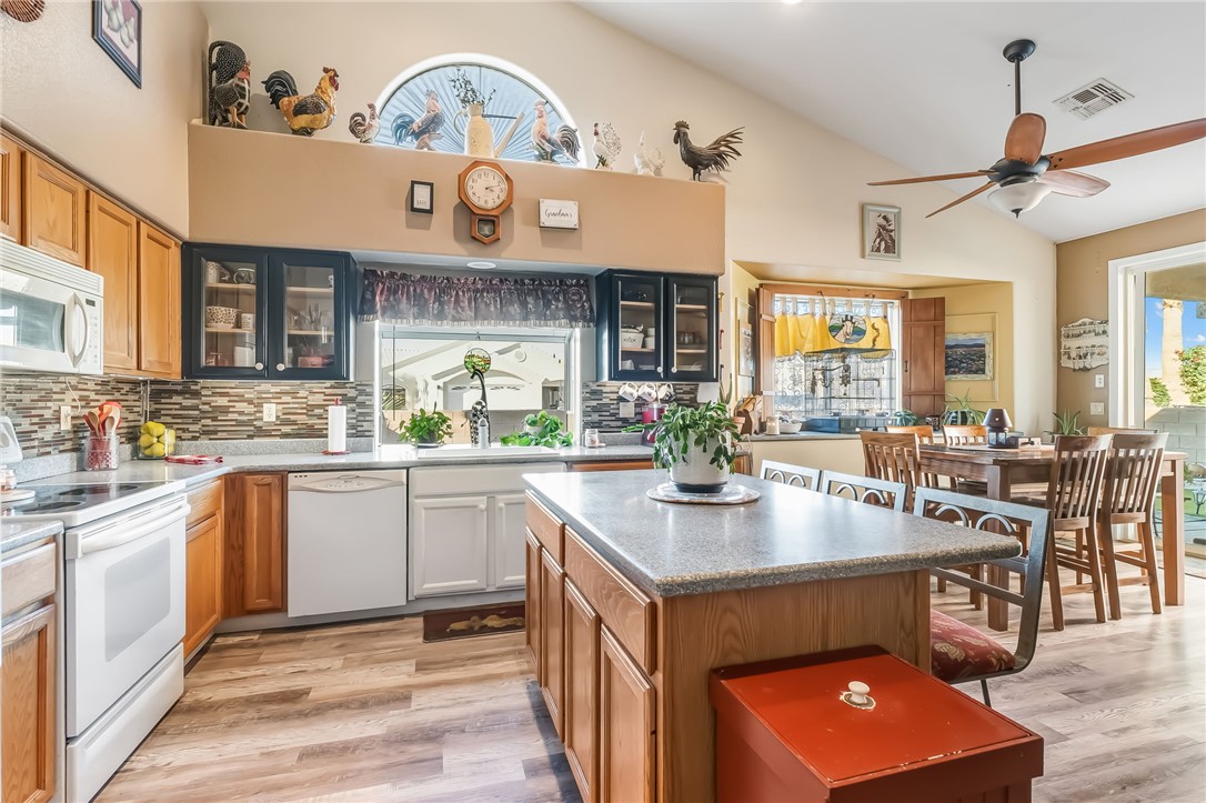 Bullhead City, Arizona, 86442, United States, 4 Bedrooms Bedrooms, ,2 BathroomsBathrooms,Residential,For Sale,1988926