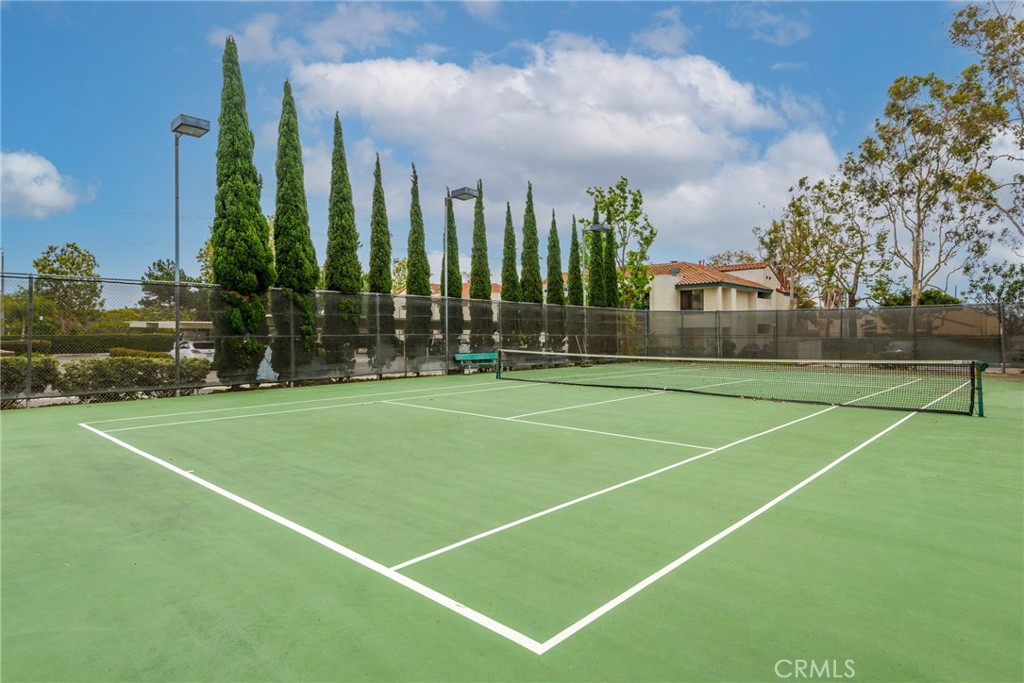 Huntington Beach, California, 92648, United States, 1 Bedroom Bedrooms, ,1 BathroomBathrooms,Residential,For Sale,1969398