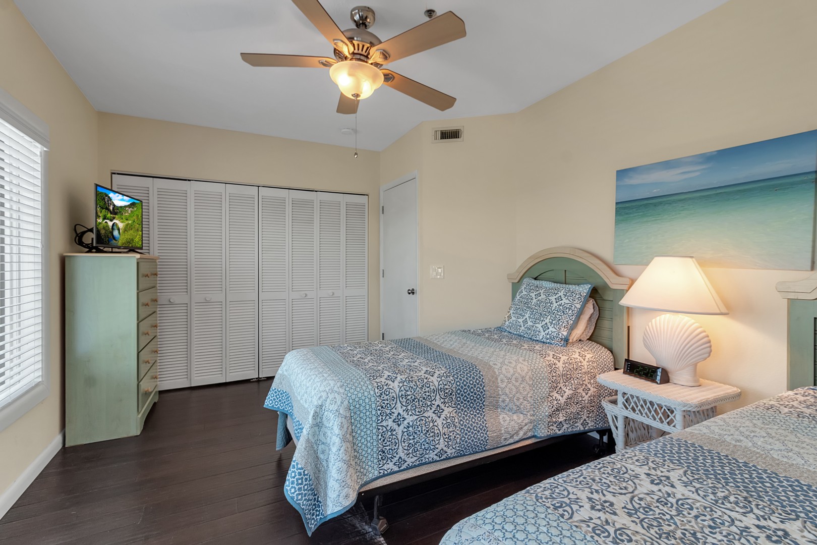 Longboat Key, Florida, 34228, United States, 2 Bedrooms Bedrooms, ,2 BathroomsBathrooms,Residential,For Sale,1841506