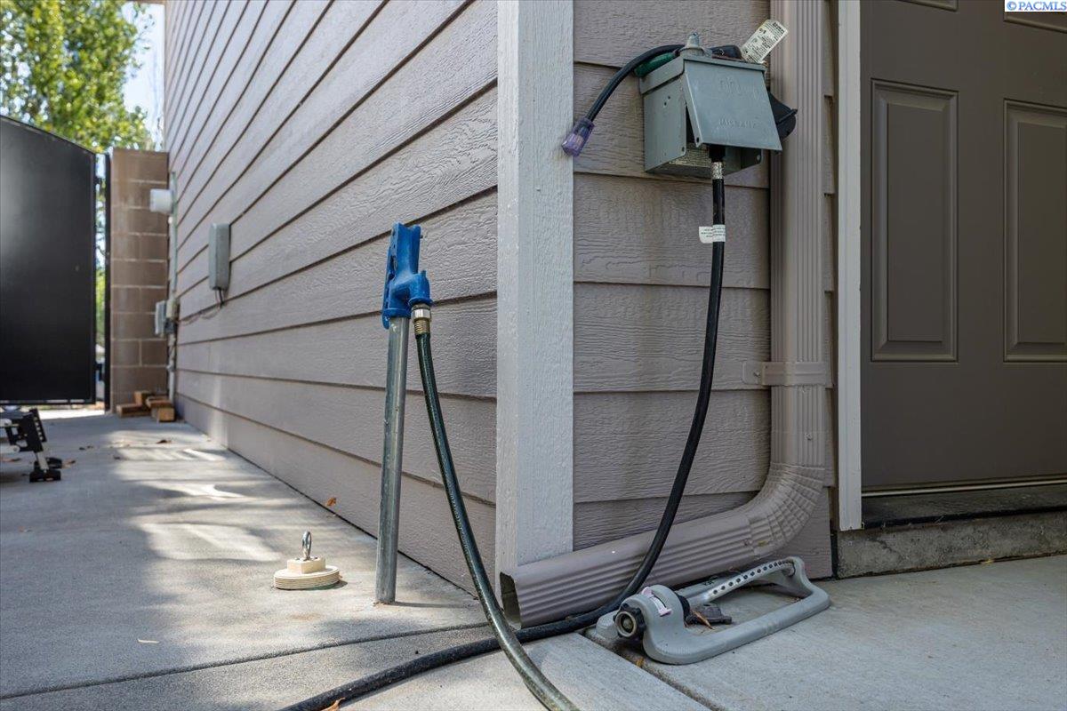 Richland, Washington, 99352, United States, 4 Bedrooms Bedrooms, ,2 BathroomsBathrooms,Residential,For Sale,1992938