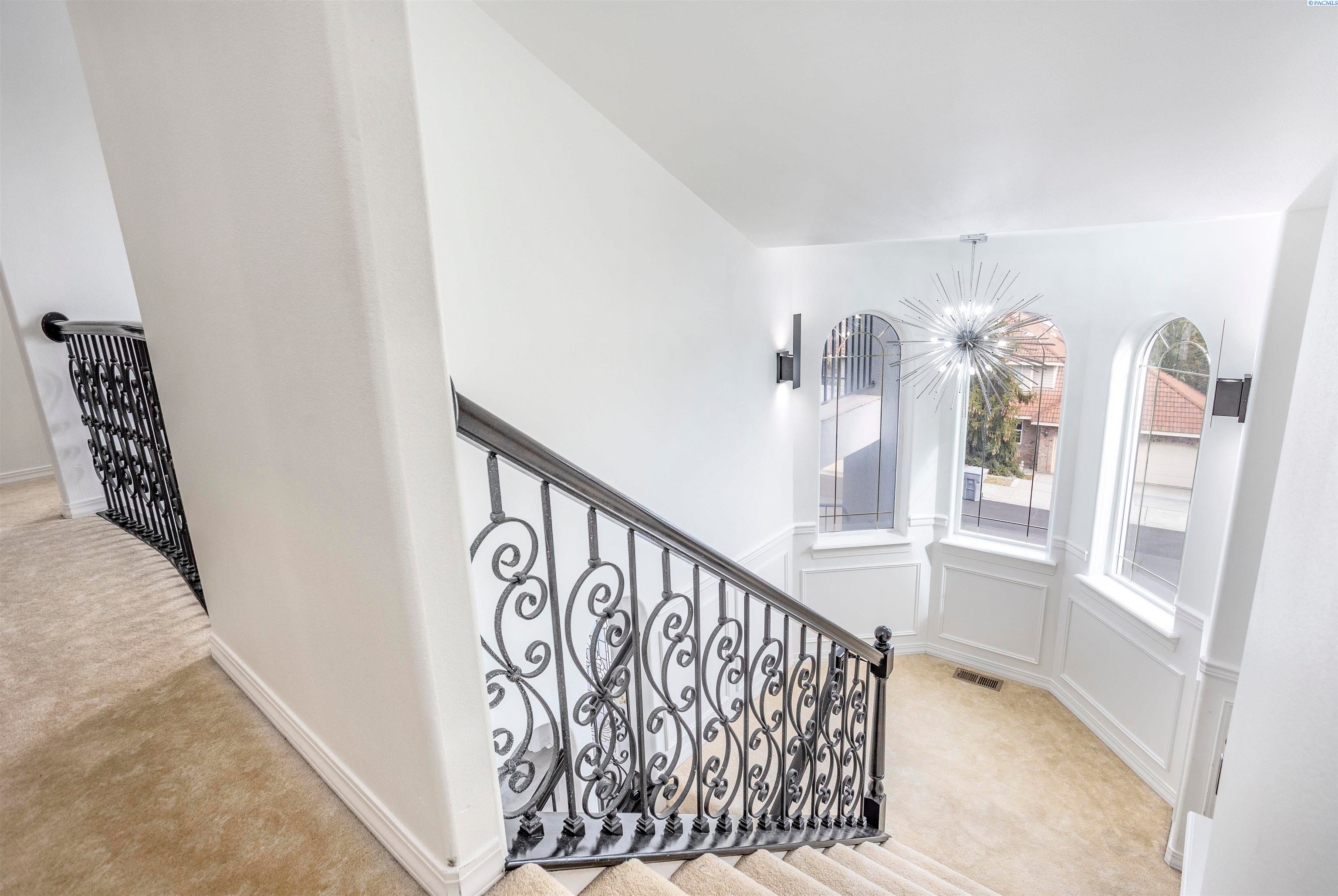 Richland, Washington, 99352, United States, 4 Bedrooms Bedrooms, ,4 BathroomsBathrooms,Residential,For Sale,1977070