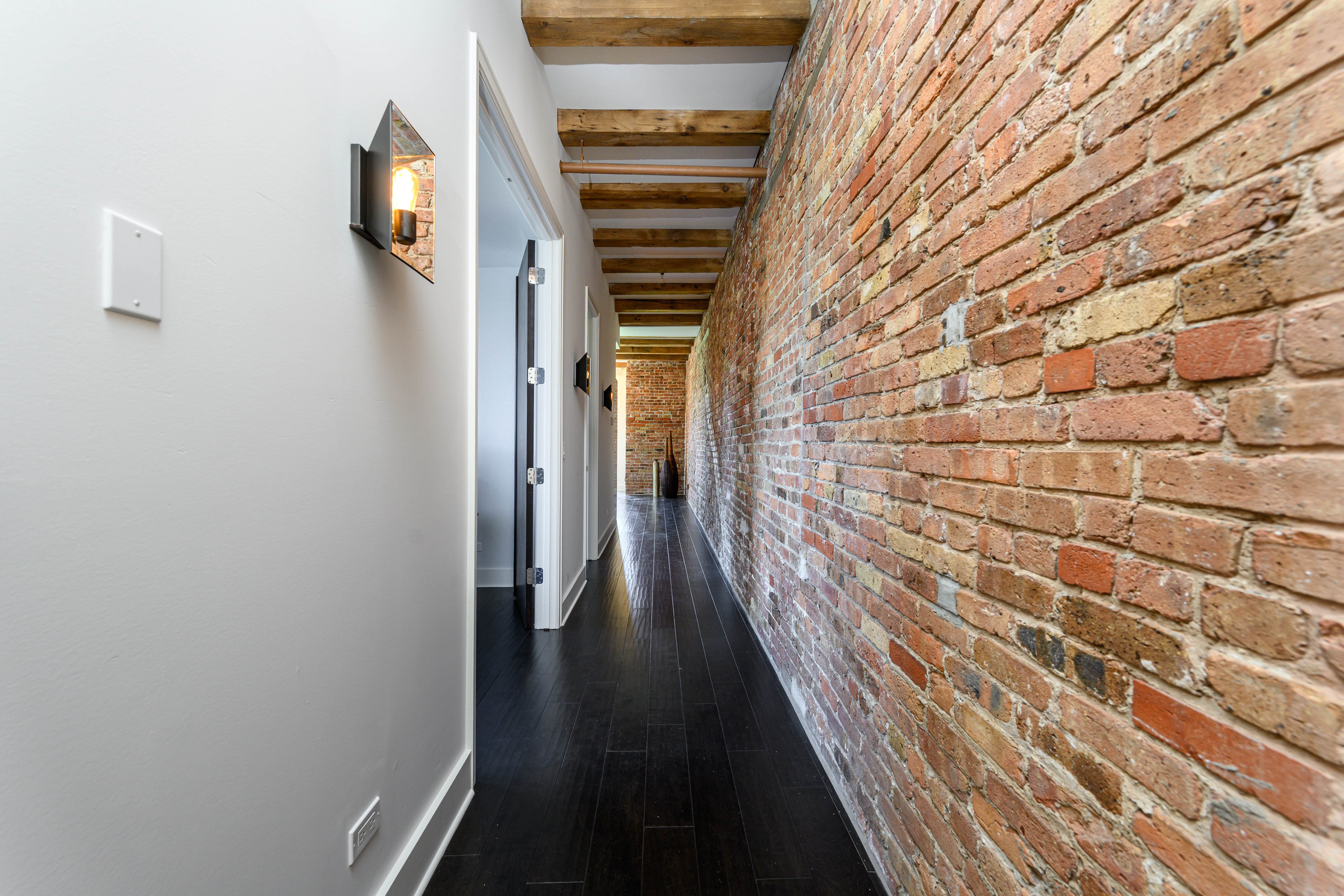  Stunning Mod Corner Loft with Downtown Views - 物件實景