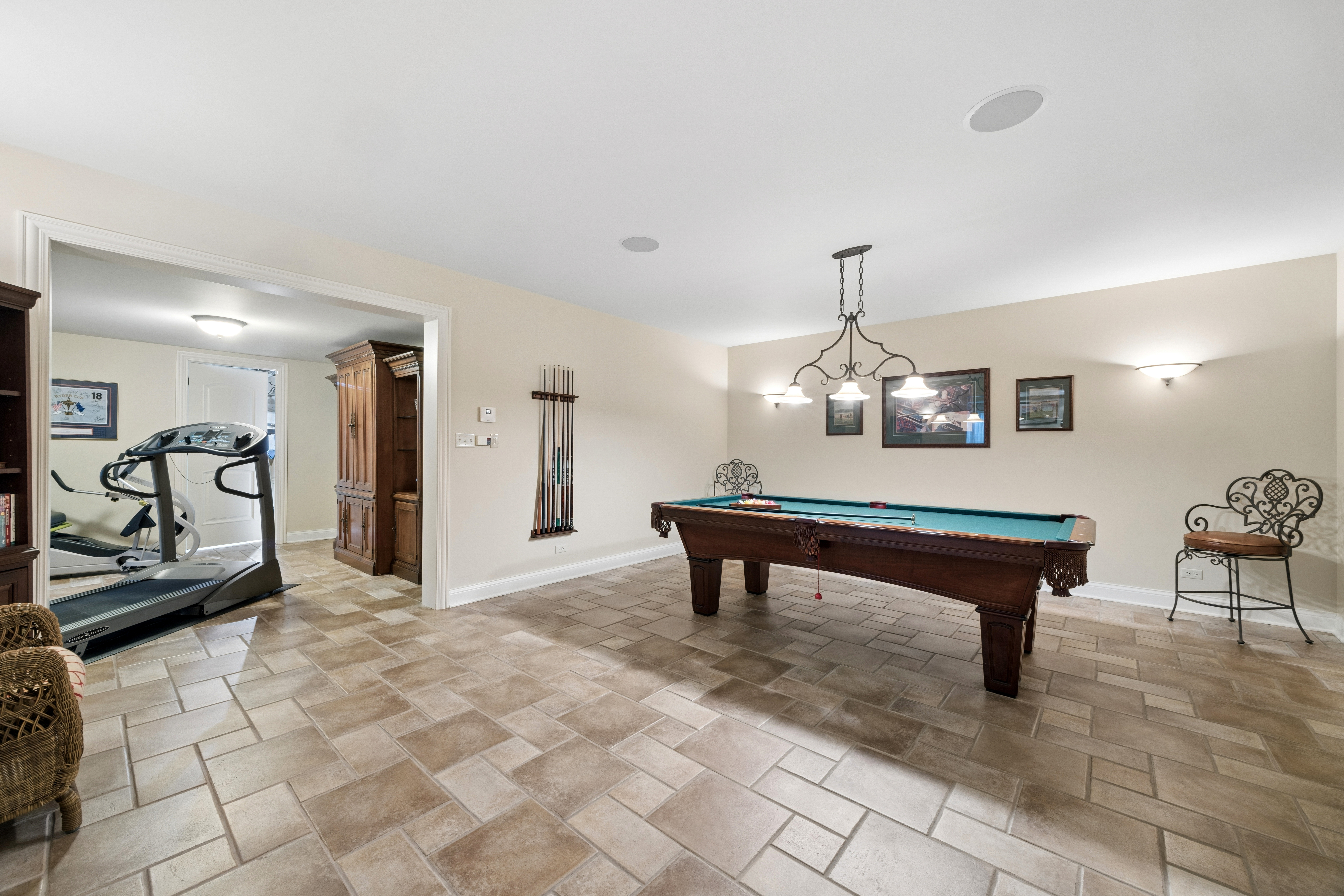  Impressive Cedar and Sstone Home in A+ Sought After Location - 物件實景