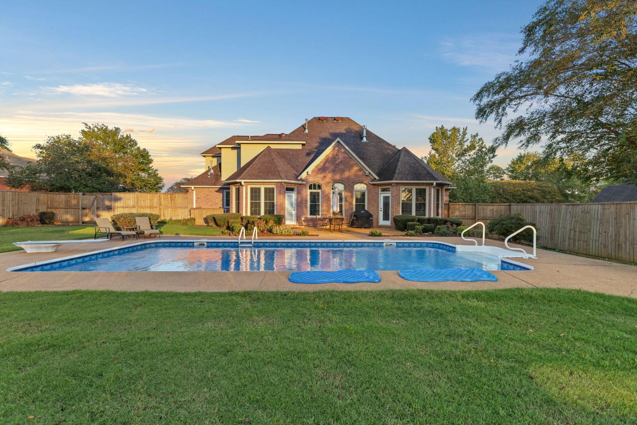 Tupelo, Mississippi, 38801, United States, 4 Bedrooms Bedrooms, ,4 BathroomsBathrooms,Residential,For Sale,1957105