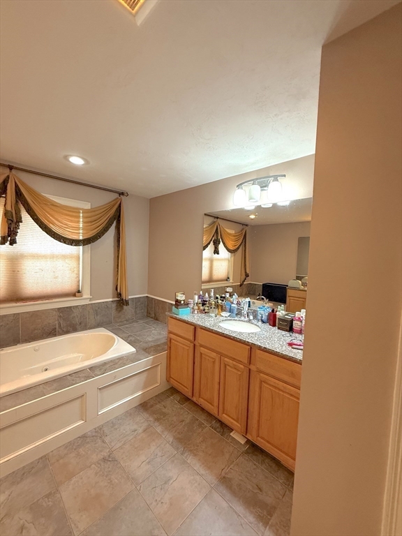 Middleton, Massachusetts, 01949, United States, 4 Bedrooms Bedrooms, ,4 BathroomsBathrooms,Residential,For Sale,1990788