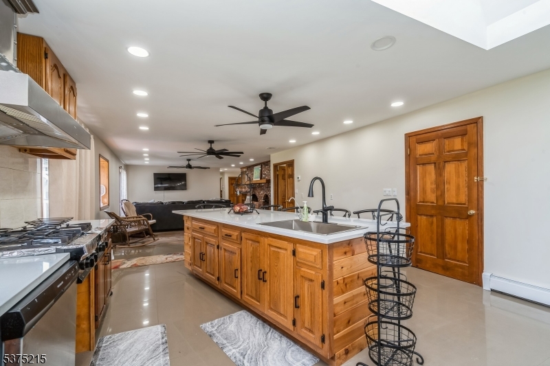 Raritan Twp., New Jersey, 08822, United States, 5 Bedrooms Bedrooms, ,3 BathroomsBathrooms,Residential,For Sale,1908572
