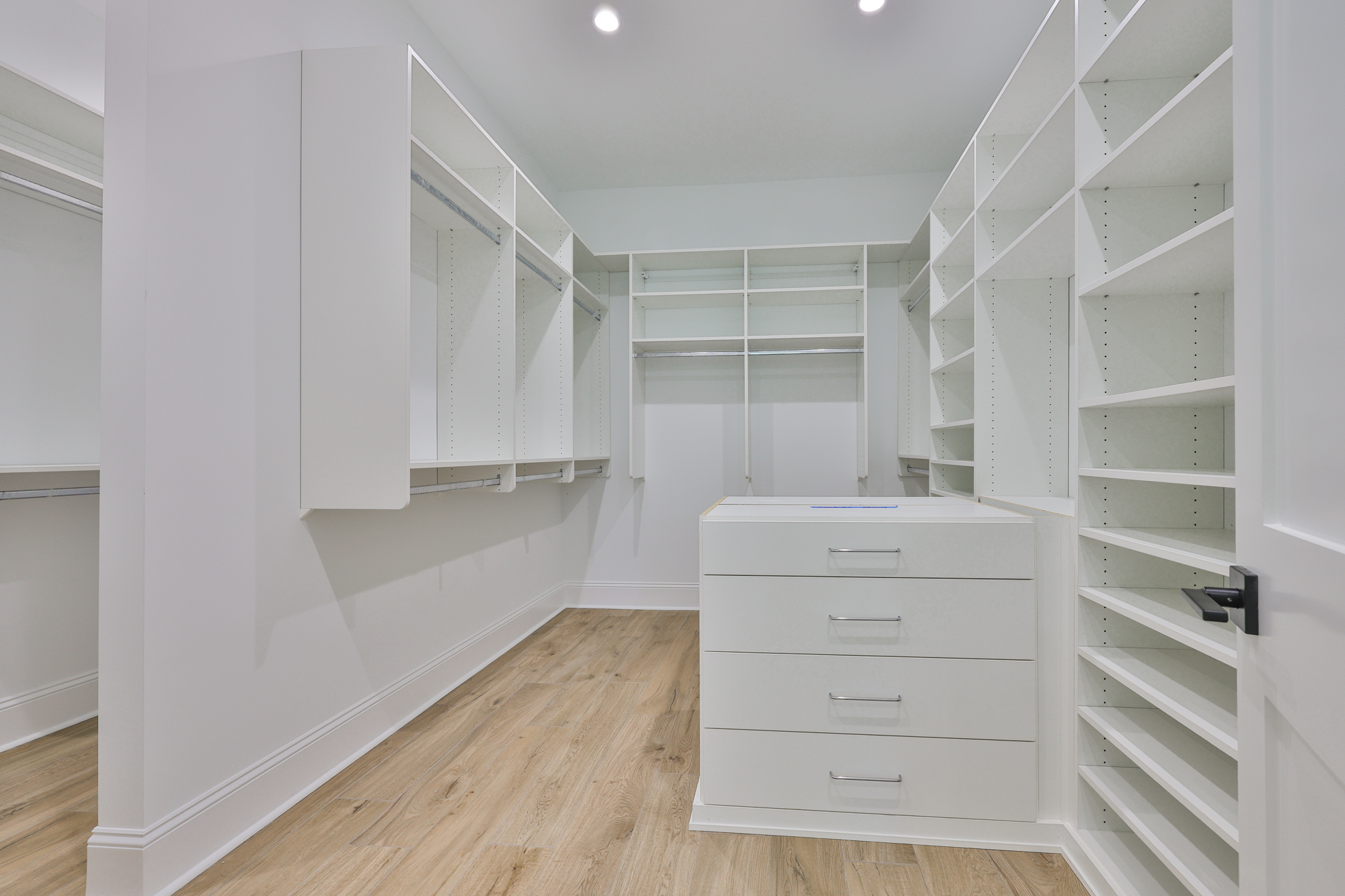 Tampa, Florida, 33629, United States, 5 Bedrooms Bedrooms, ,6 BathroomsBathrooms,Residential,For Sale,1974483