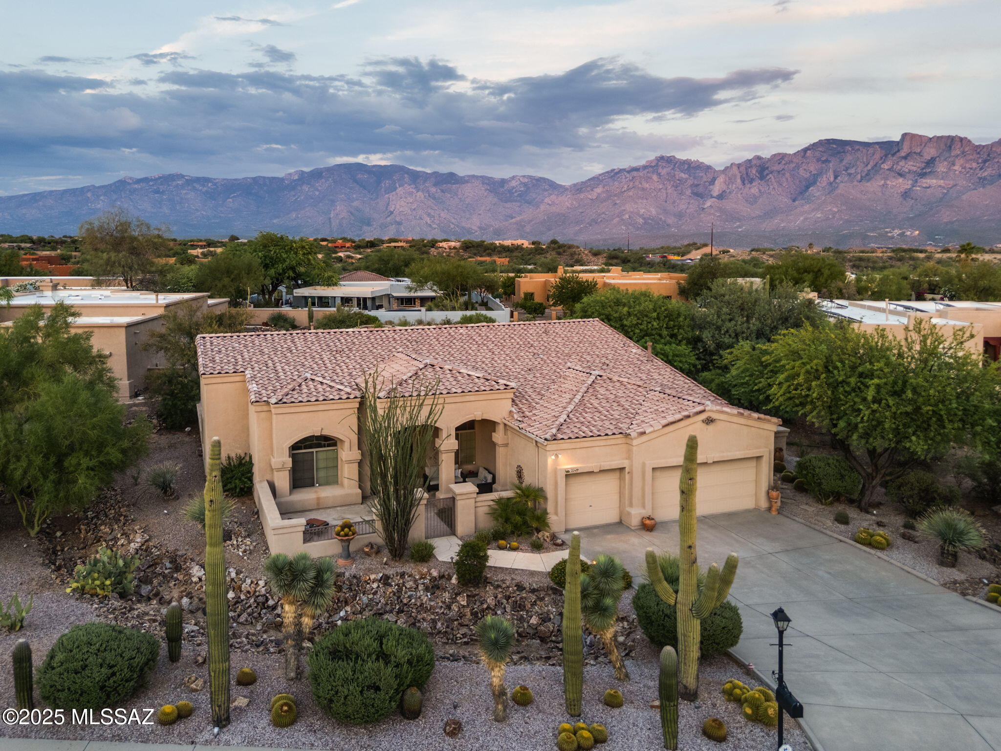 Oro Valley, Arizona, 85755, United States, 3 Bedrooms Bedrooms, ,2 BathroomsBathrooms,Residential,For Sale,1919656